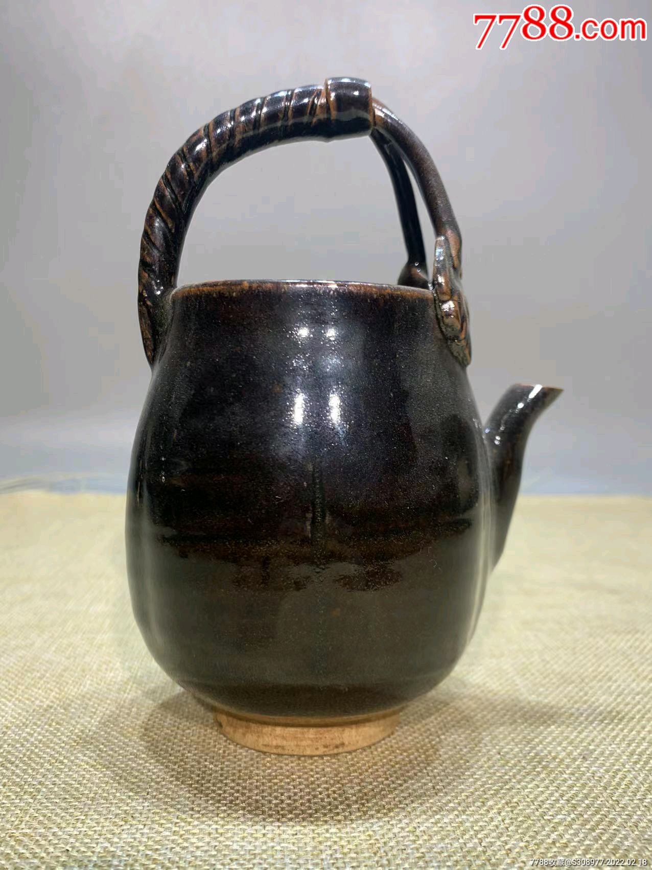 宋代磁州窑黑釉提梁壶