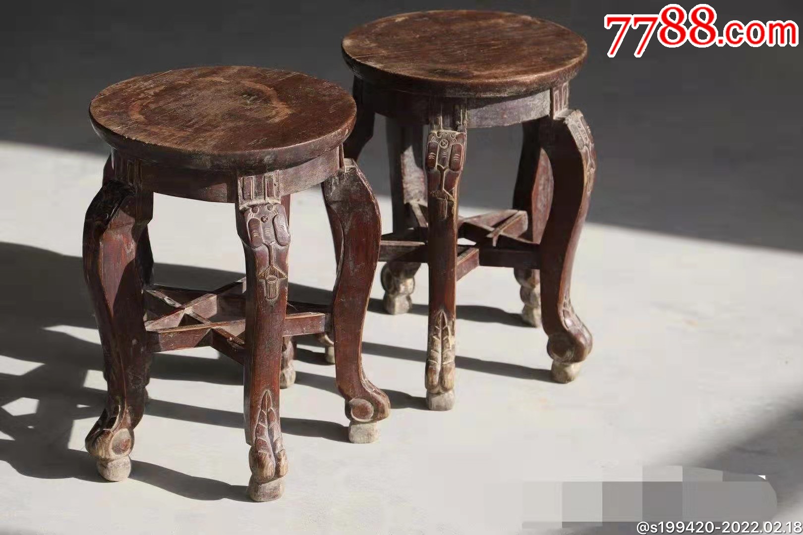清代柏木圆凳一对做工漂亮三弯腿牢固结实面直径33高46