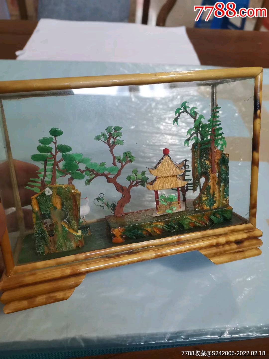 八十年代手工玻璃亭阁摆件