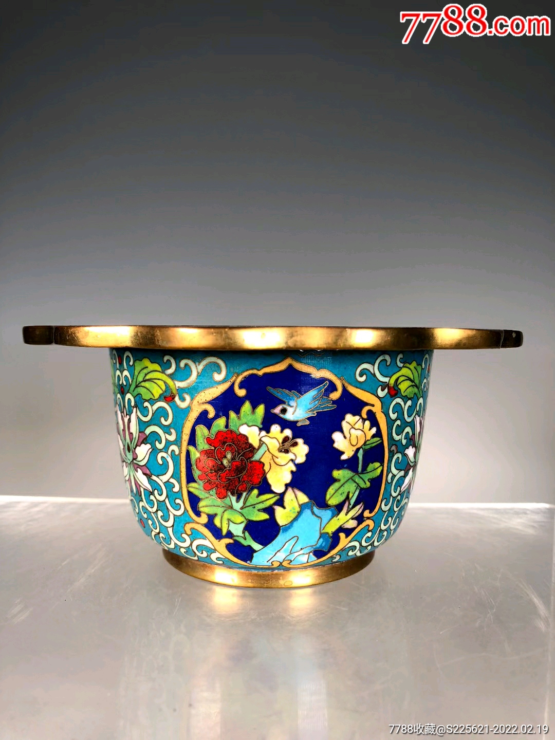 创汇时期蓝釉缠枝莲地开光蝶恋花鸟纹景泰蓝花口花盆