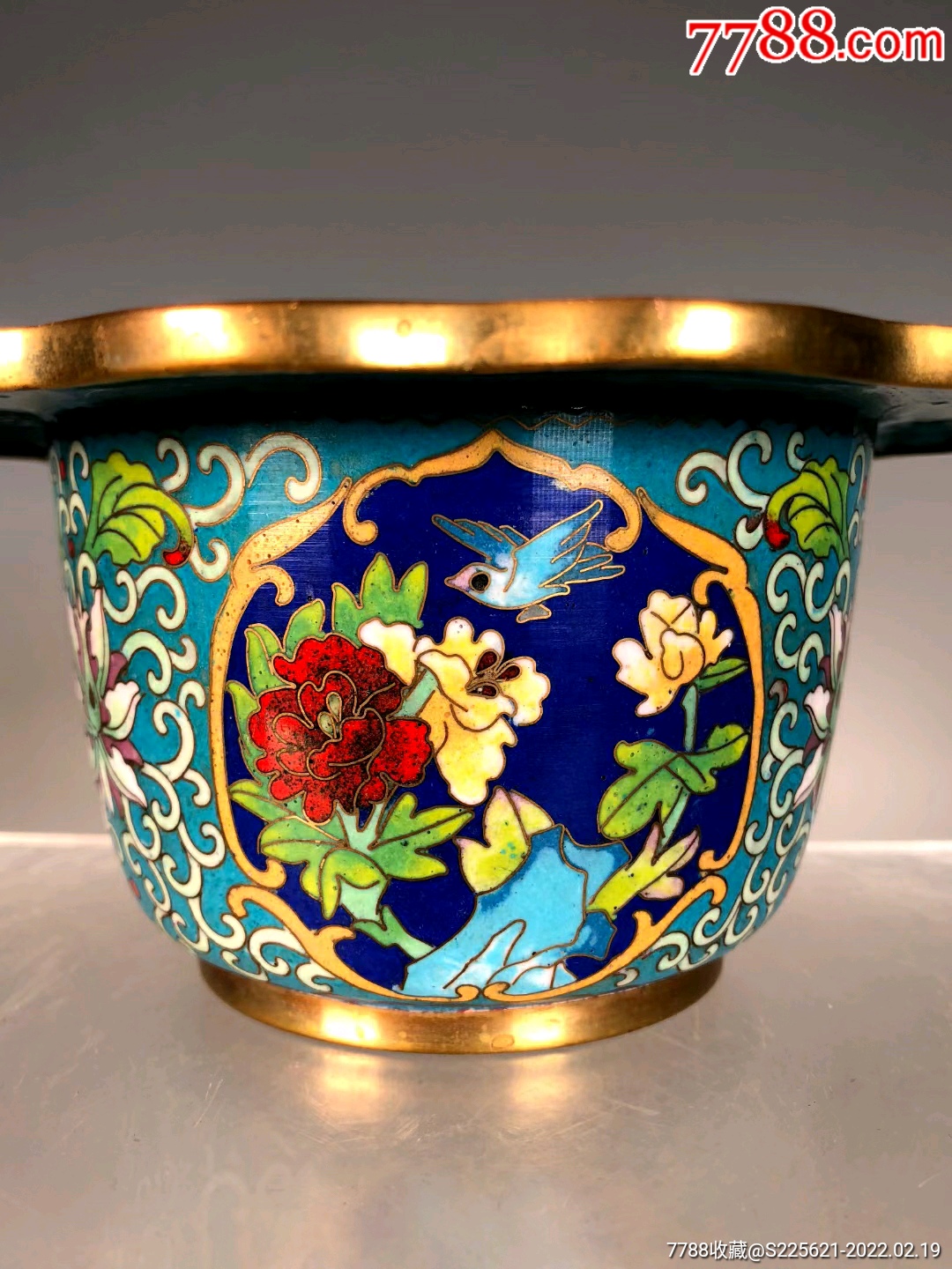 创汇时期蓝釉缠枝莲地开光蝶恋花鸟纹景泰蓝花口花盆