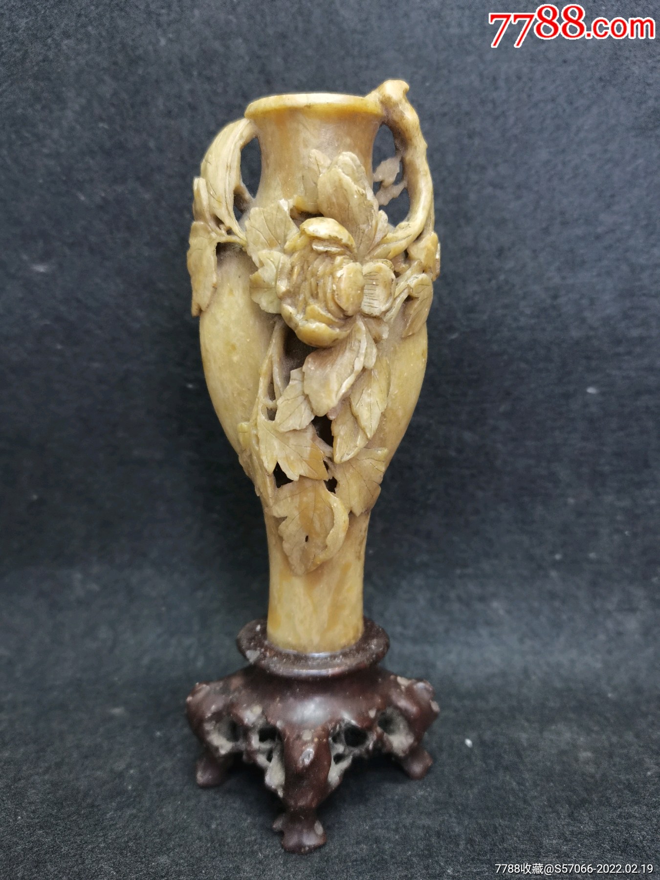 民国青田石雕花瓶摆件