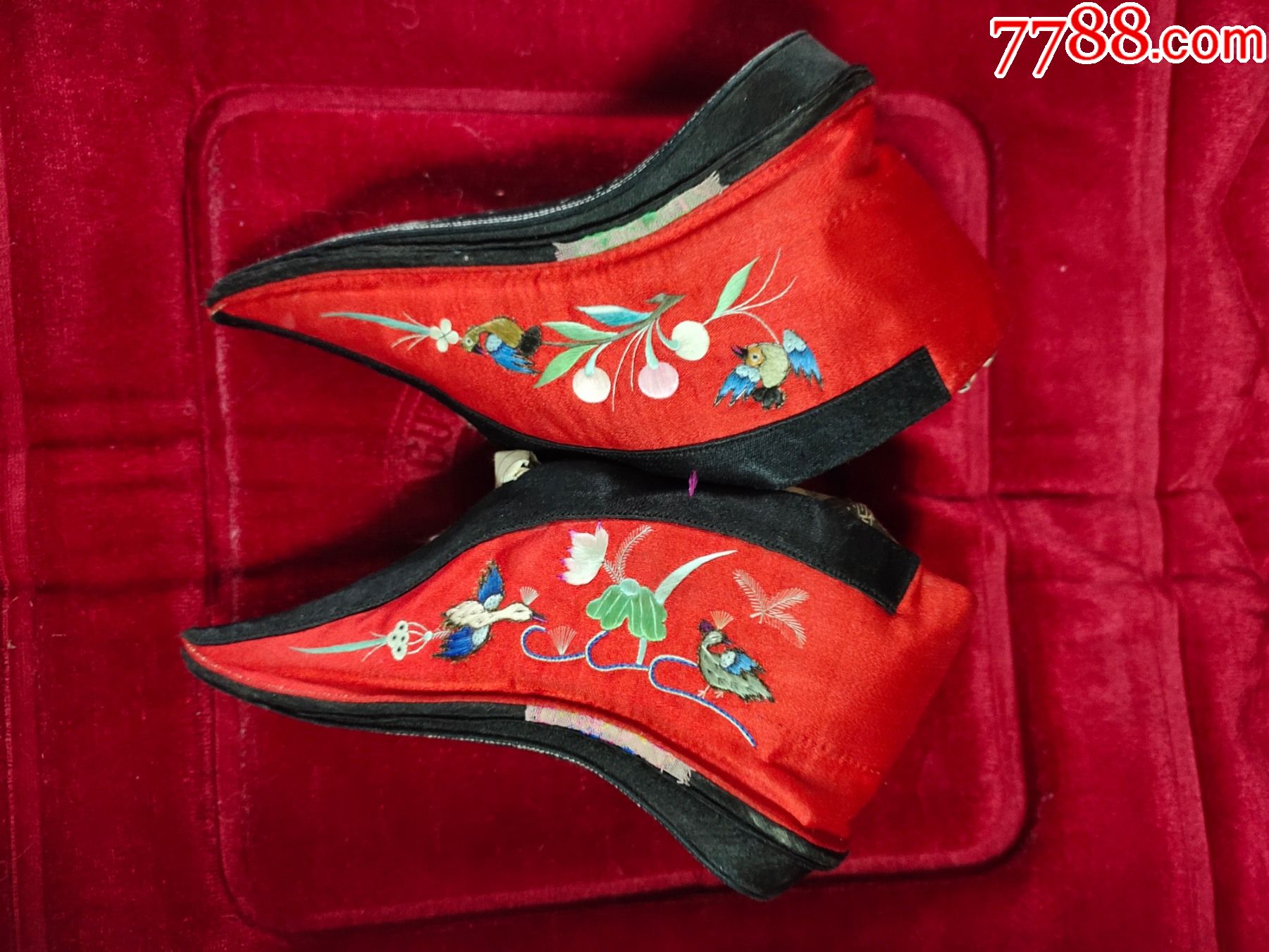 清代小脚绣花鞋