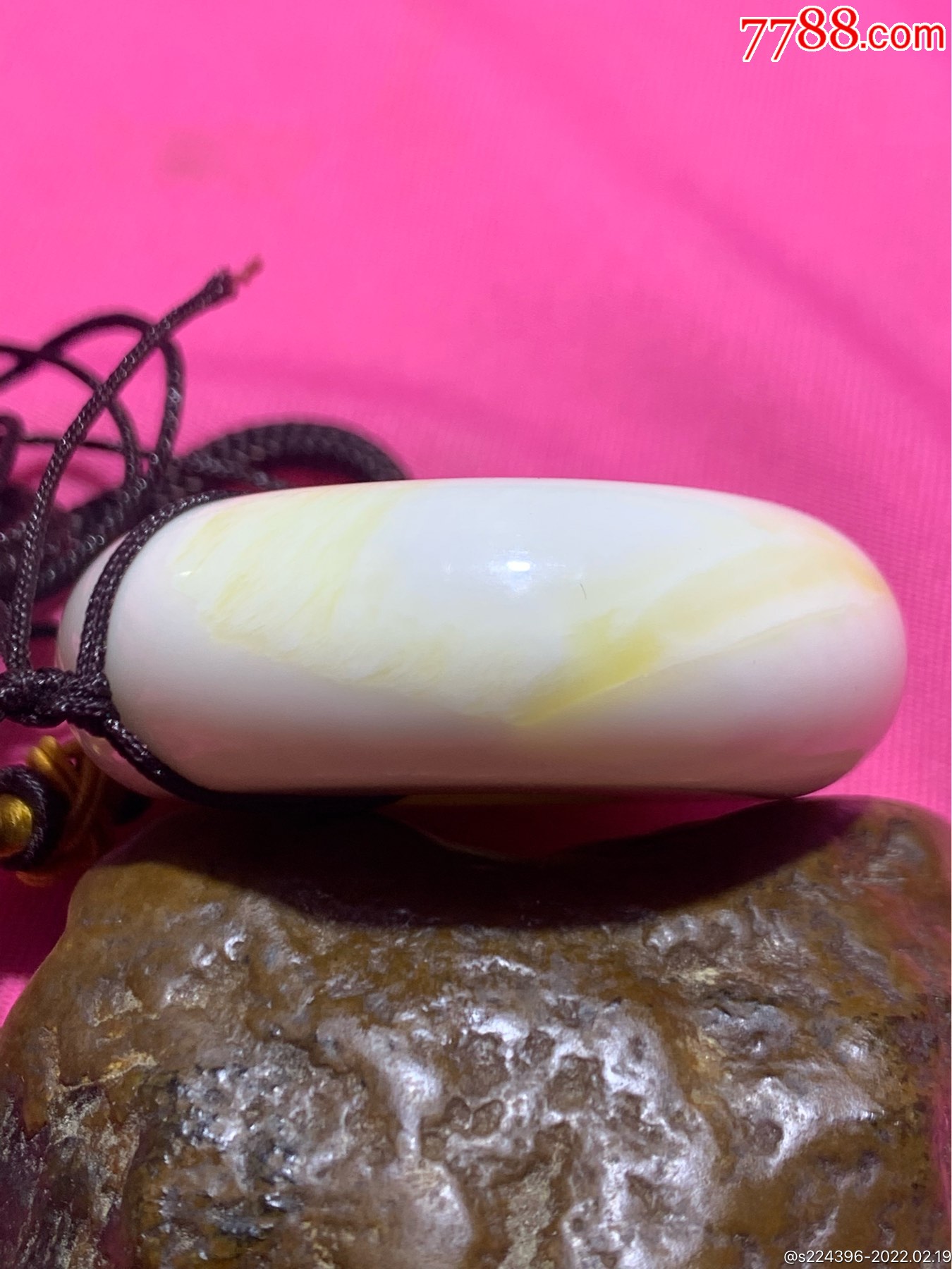 深海奶白飘黄贝化玉大平安扣把件一个