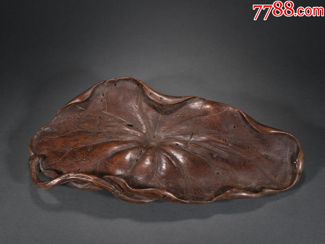 沉香荷叶纹摆件
