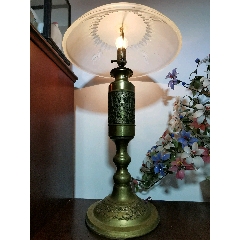 老洋房里的纯铜台灯