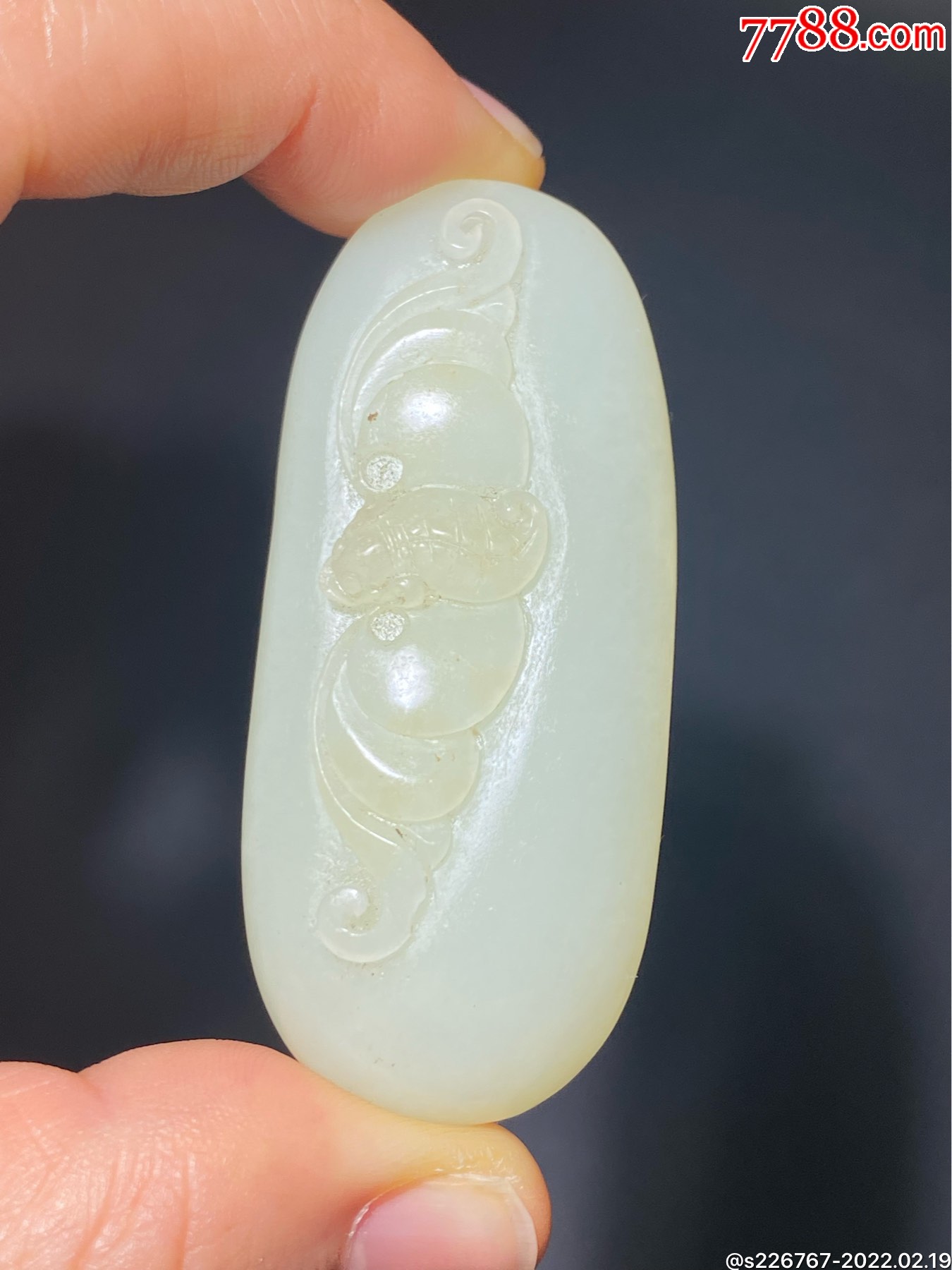 和田玉蝙蝠求财雕件挂件