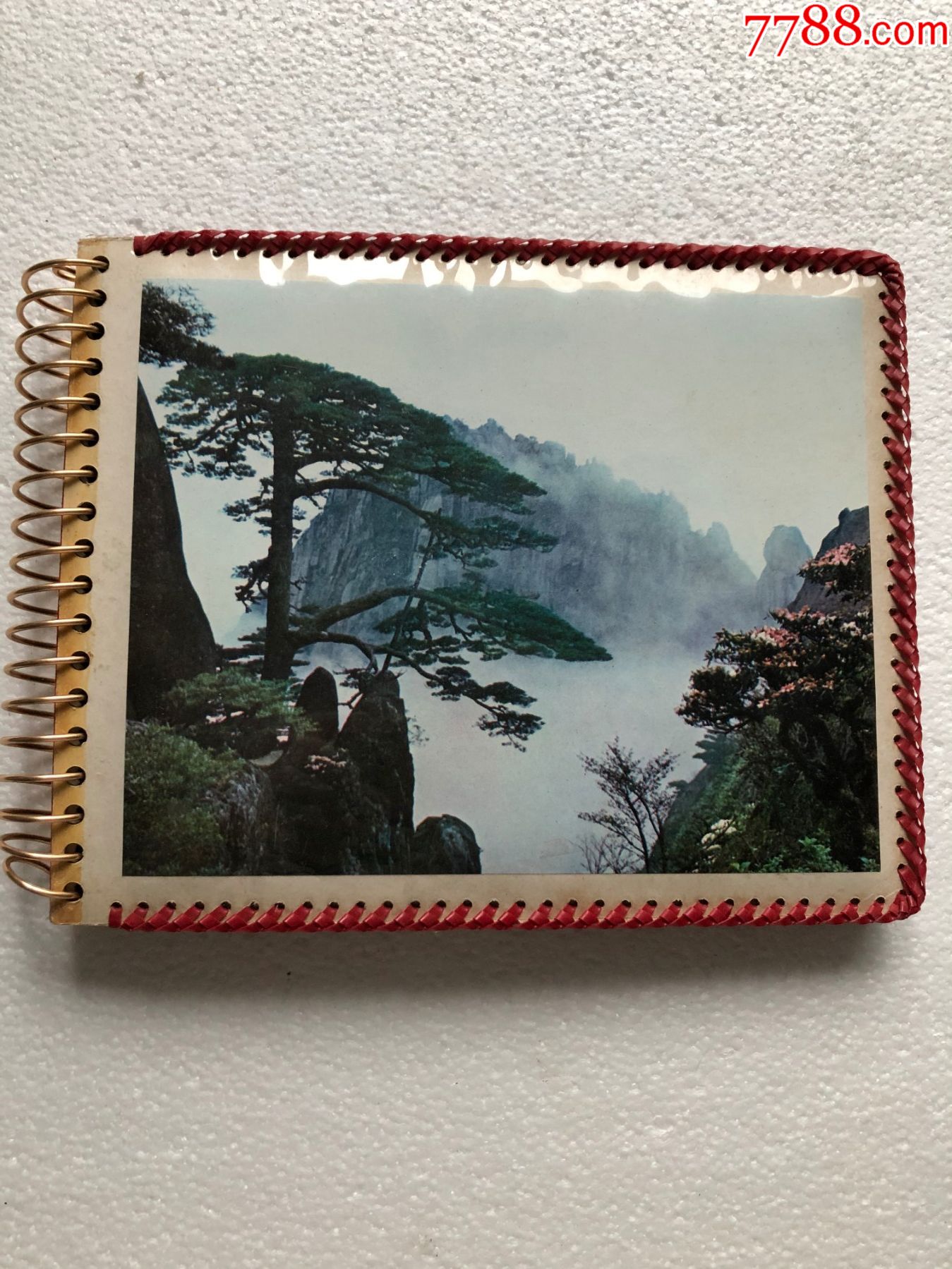 1977年上海制品六厂制作的老相册,黄山迎客松老影集全新没有使用,品