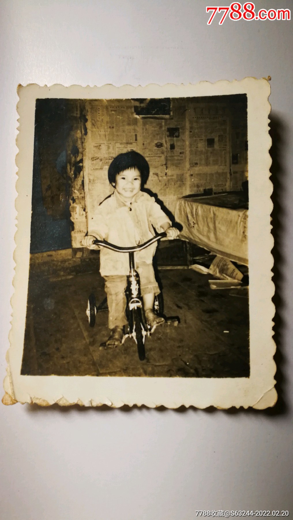 穷人家的孩子骑自行车年份不详
