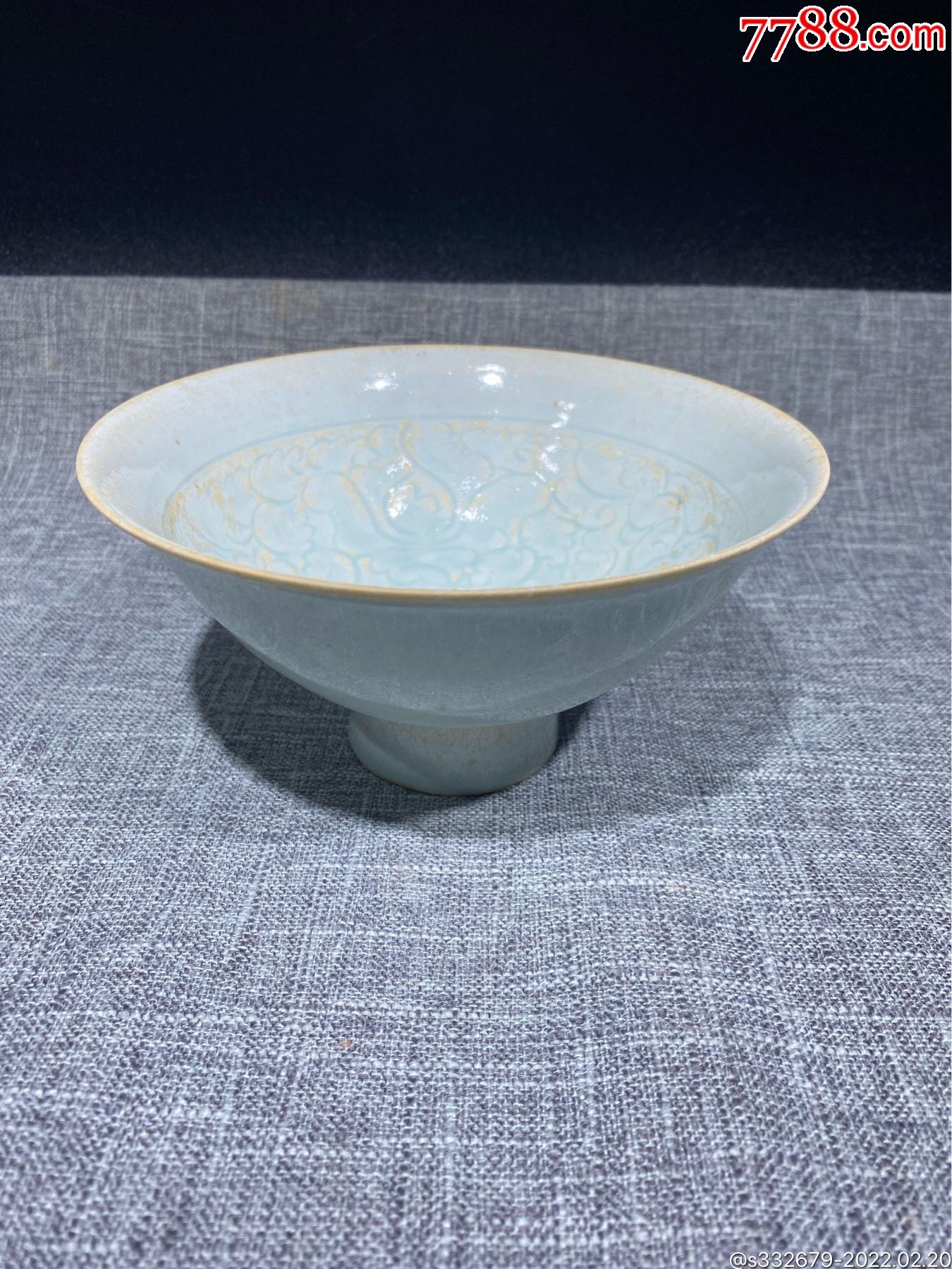 宋湖田窑高足娃娃碗