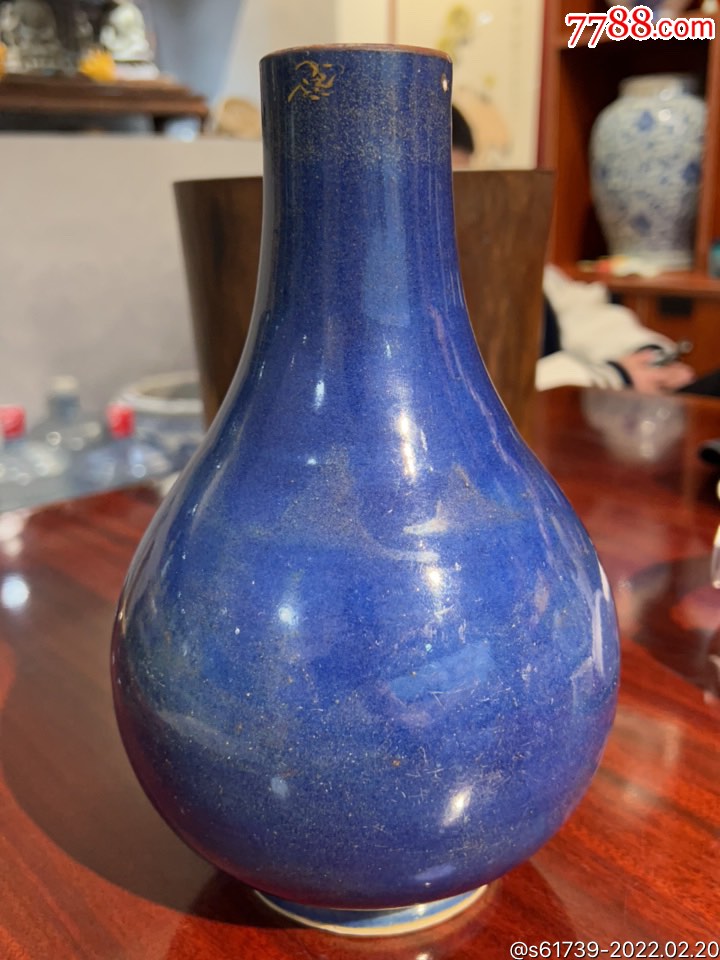 清代乾隆洒蓝描金胆瓶