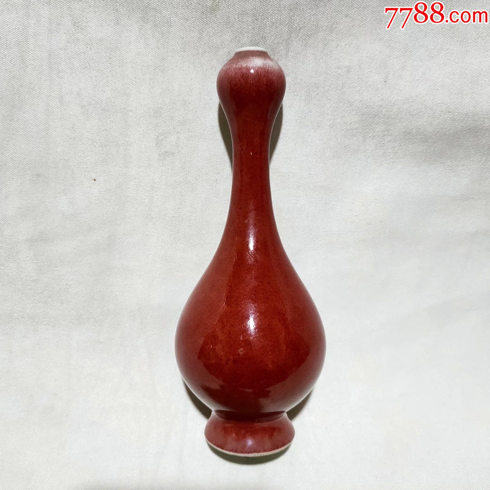 红釉蒜头瓶