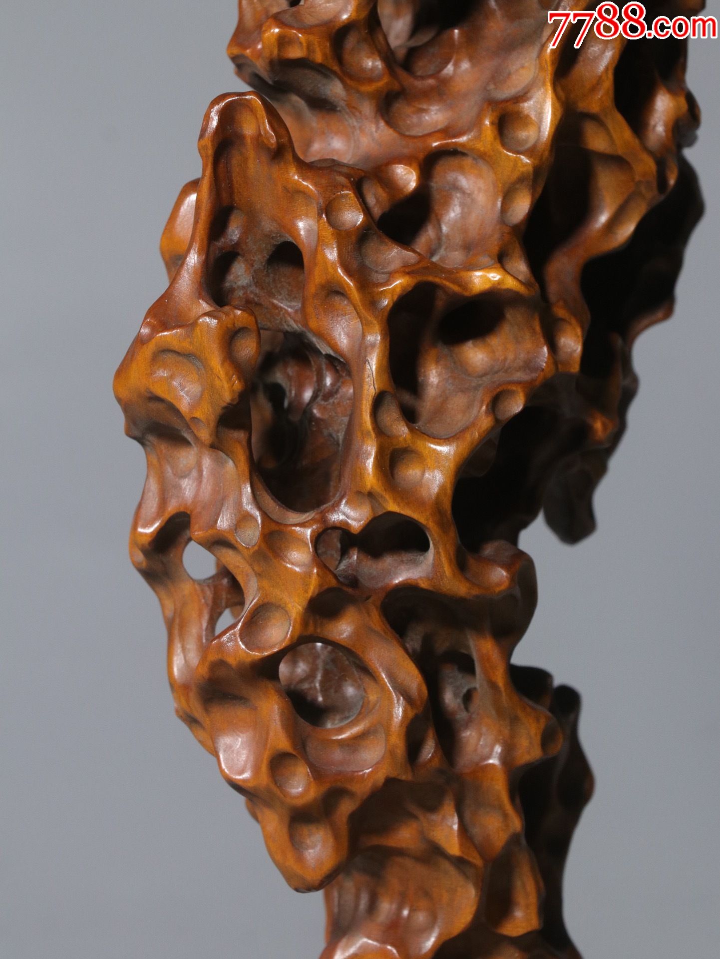 黄杨木镂空雕刻仿生太湖石山子摆件