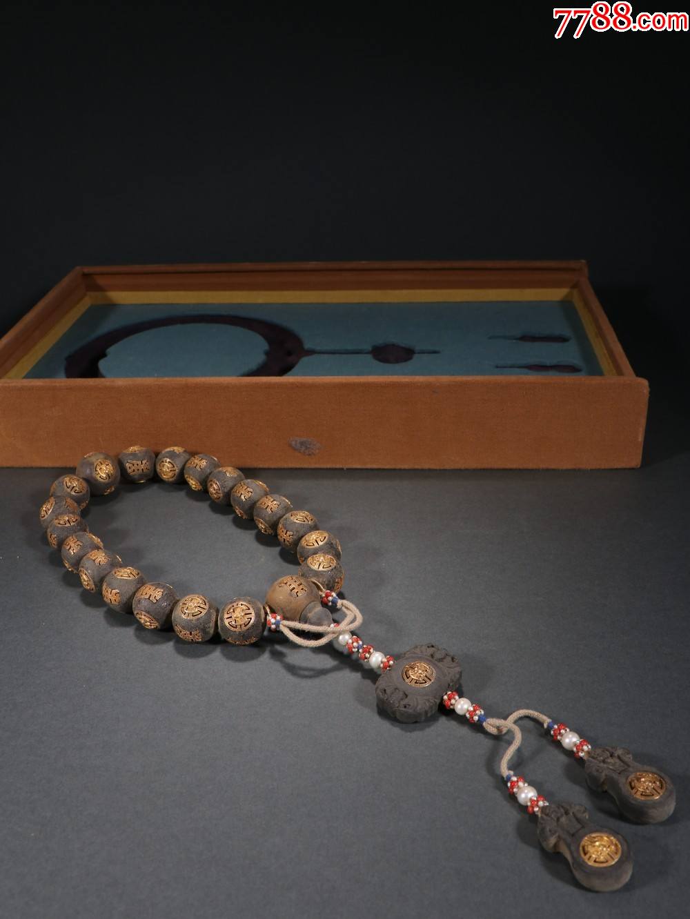 清沉香嵌银鎏金福寿十八子手持