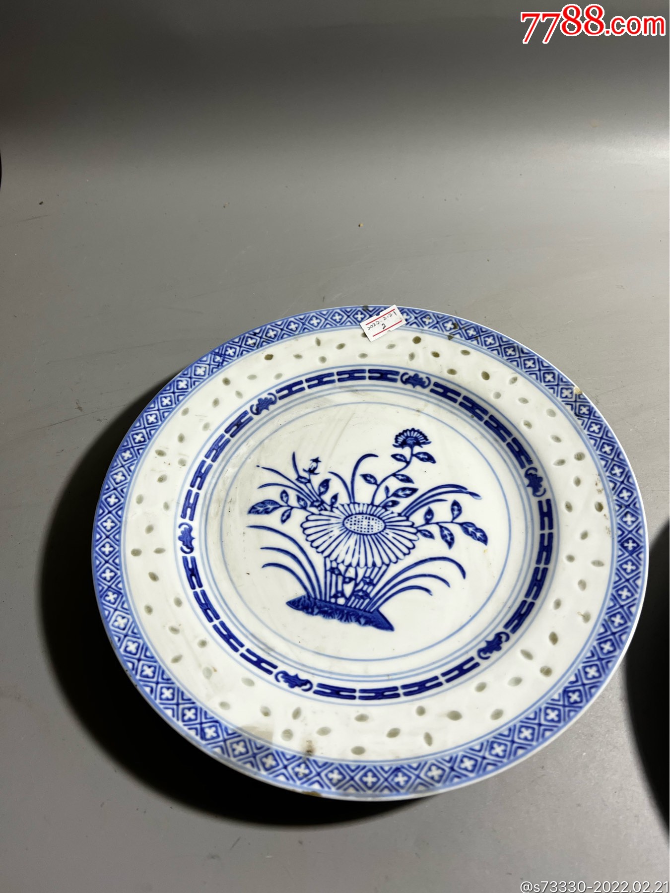 80年代左右景德镇23厘米青花玲珑花卉盘子一块2