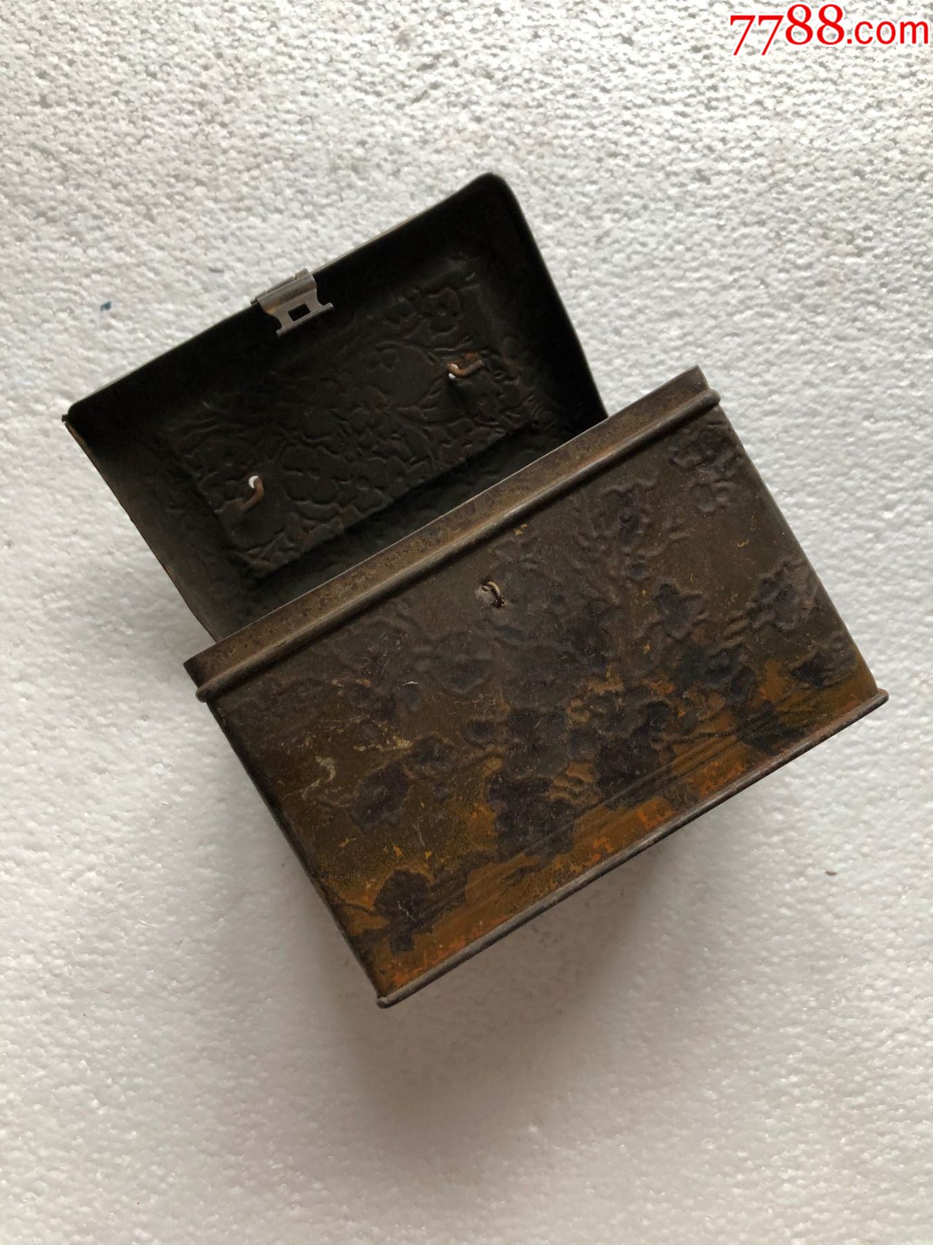 老铁盒年份估计民国已经很斑驳了品如图