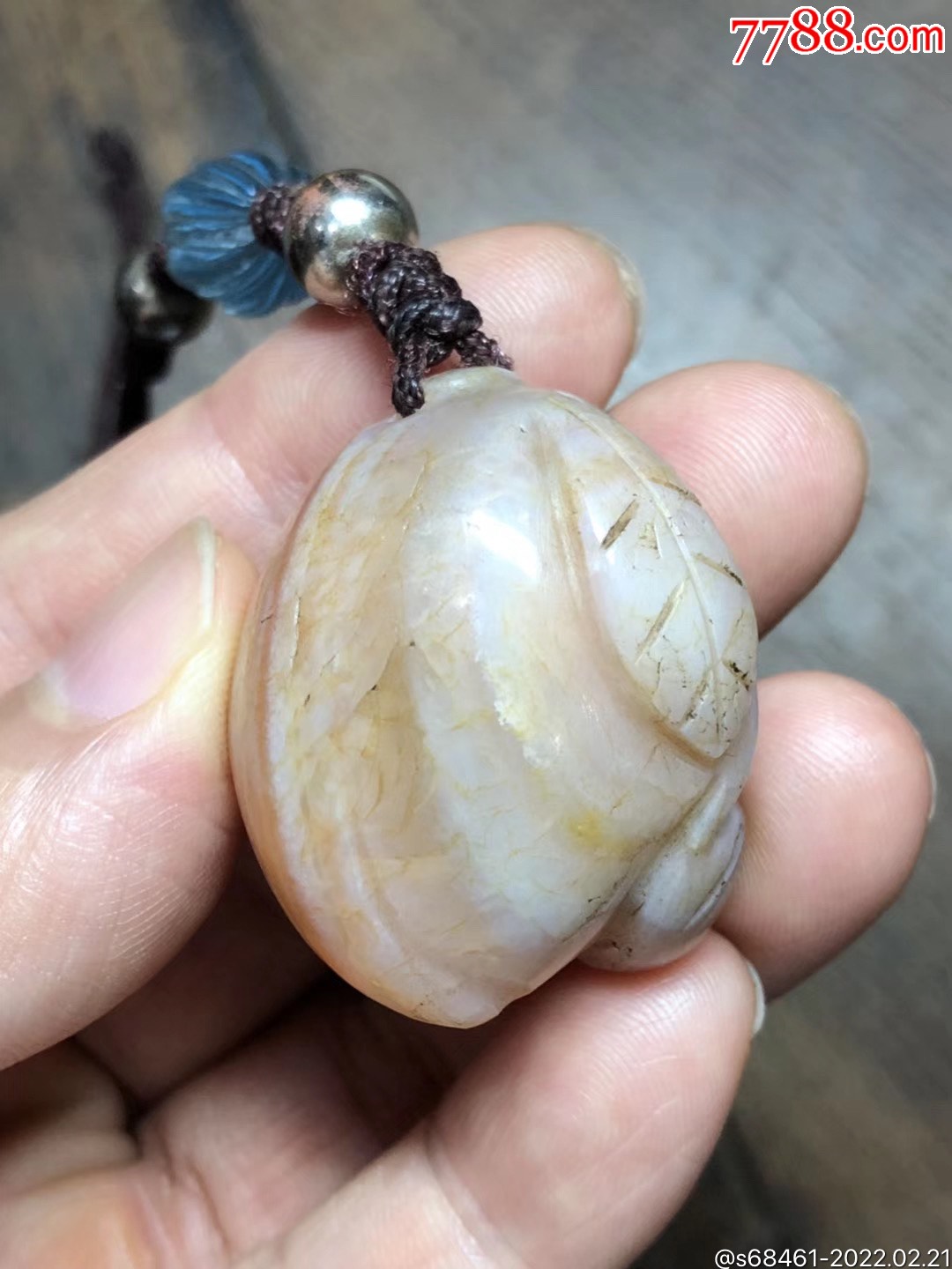 晚清民国玛瑙寿桃大吊坠