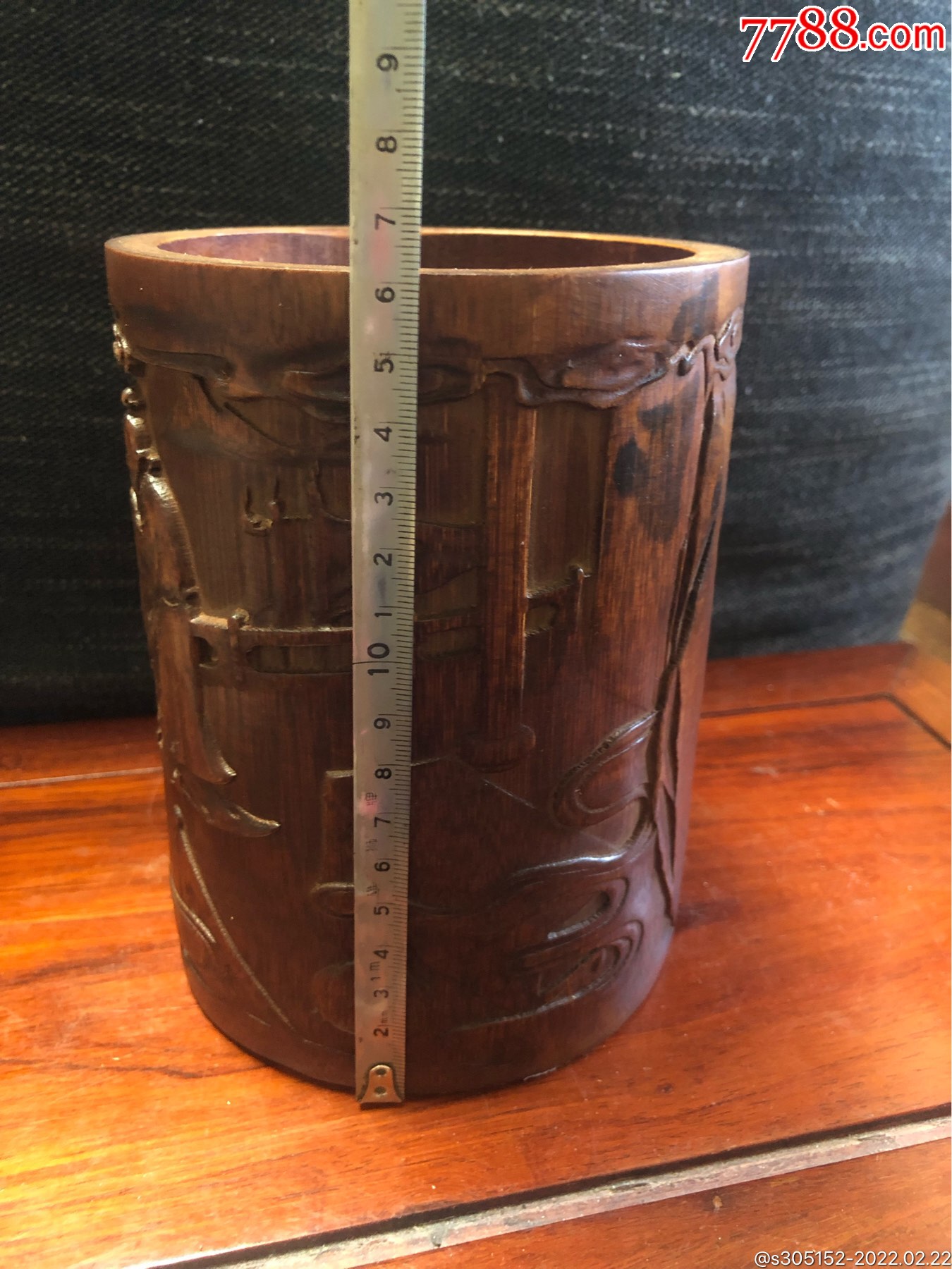 民国竹雕老笔筒人物图案栩栩如生