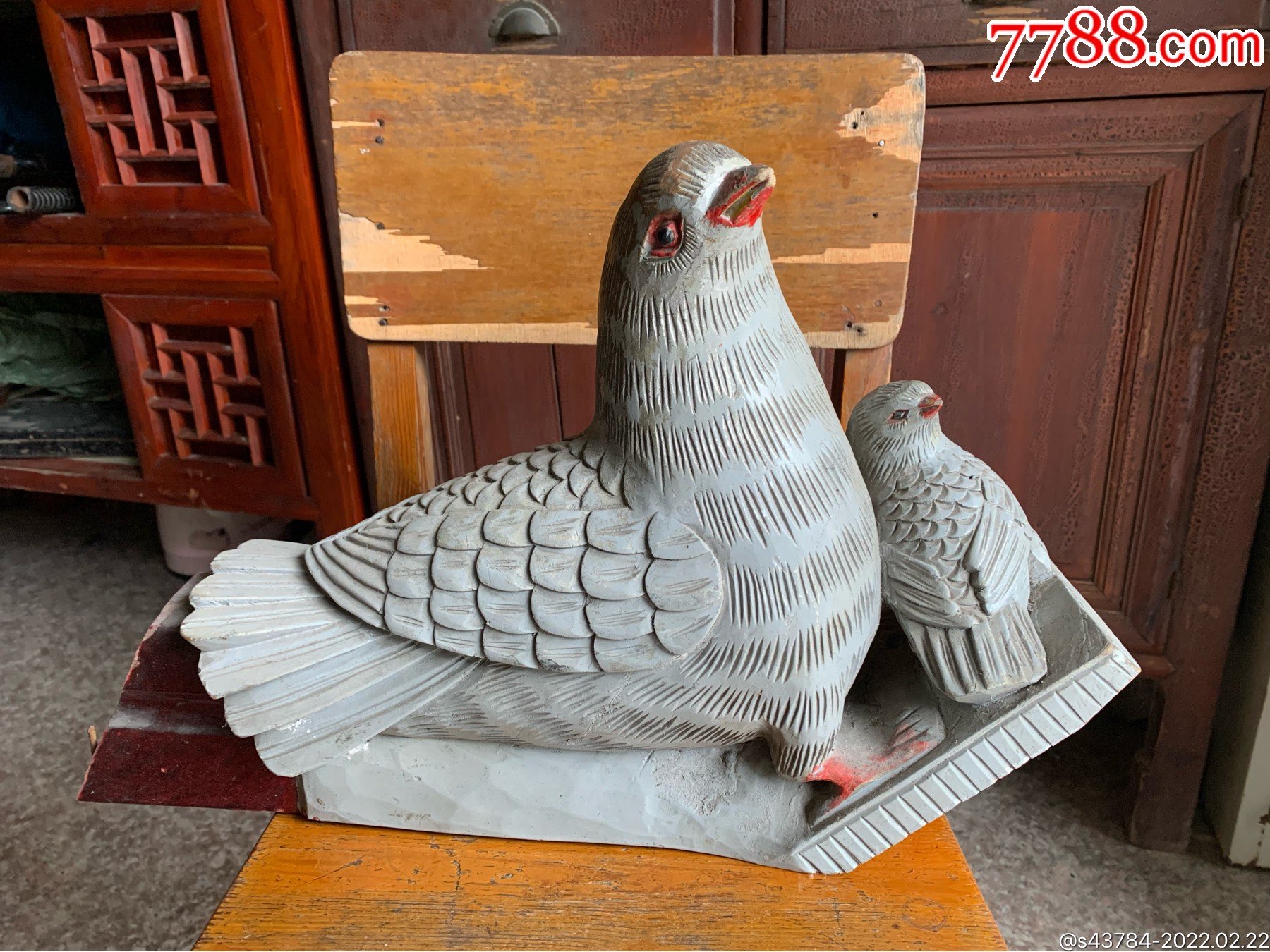手工雕刻的鸽子雕件