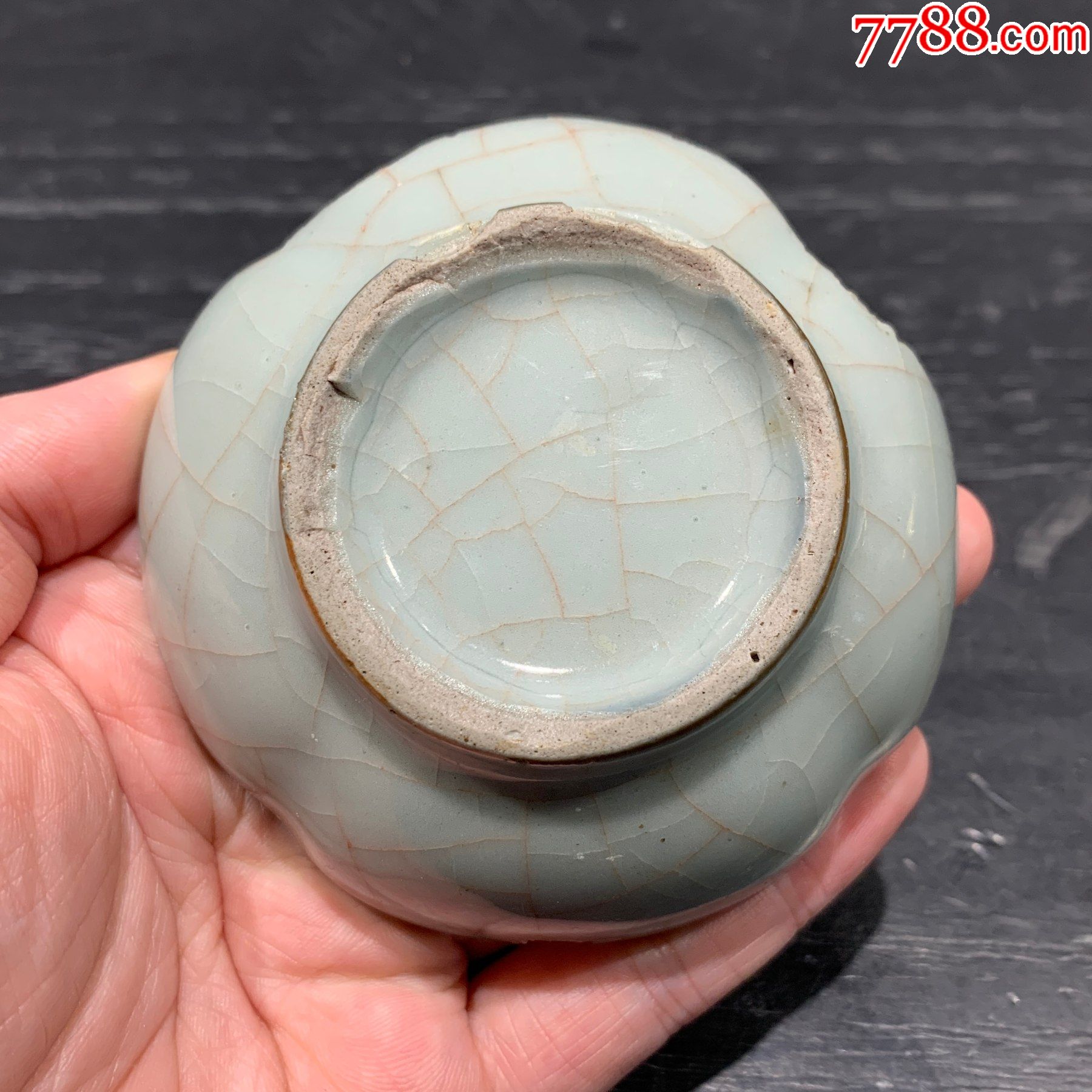 南宋官窑海棠式花瓶瓷片标本