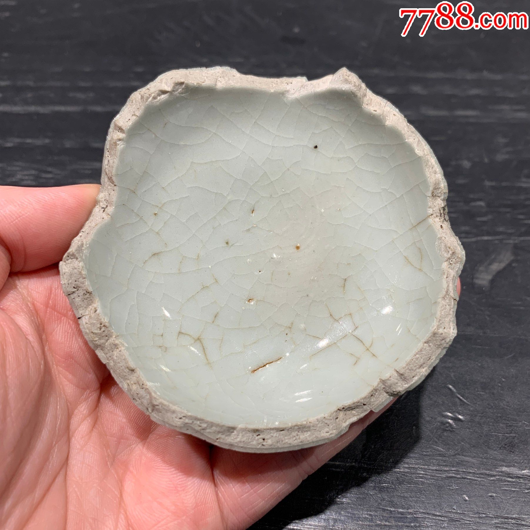 南宋官窑海棠式花瓶瓷片标本