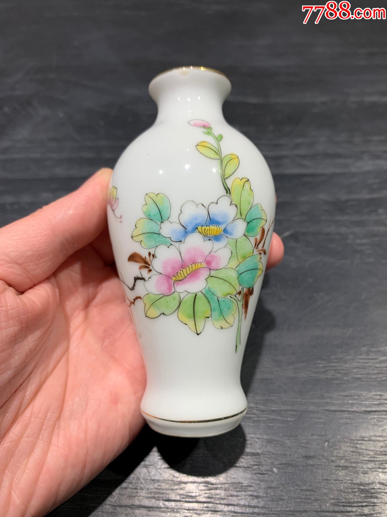 五六十年代出口创汇浅绛彩小梅瓶