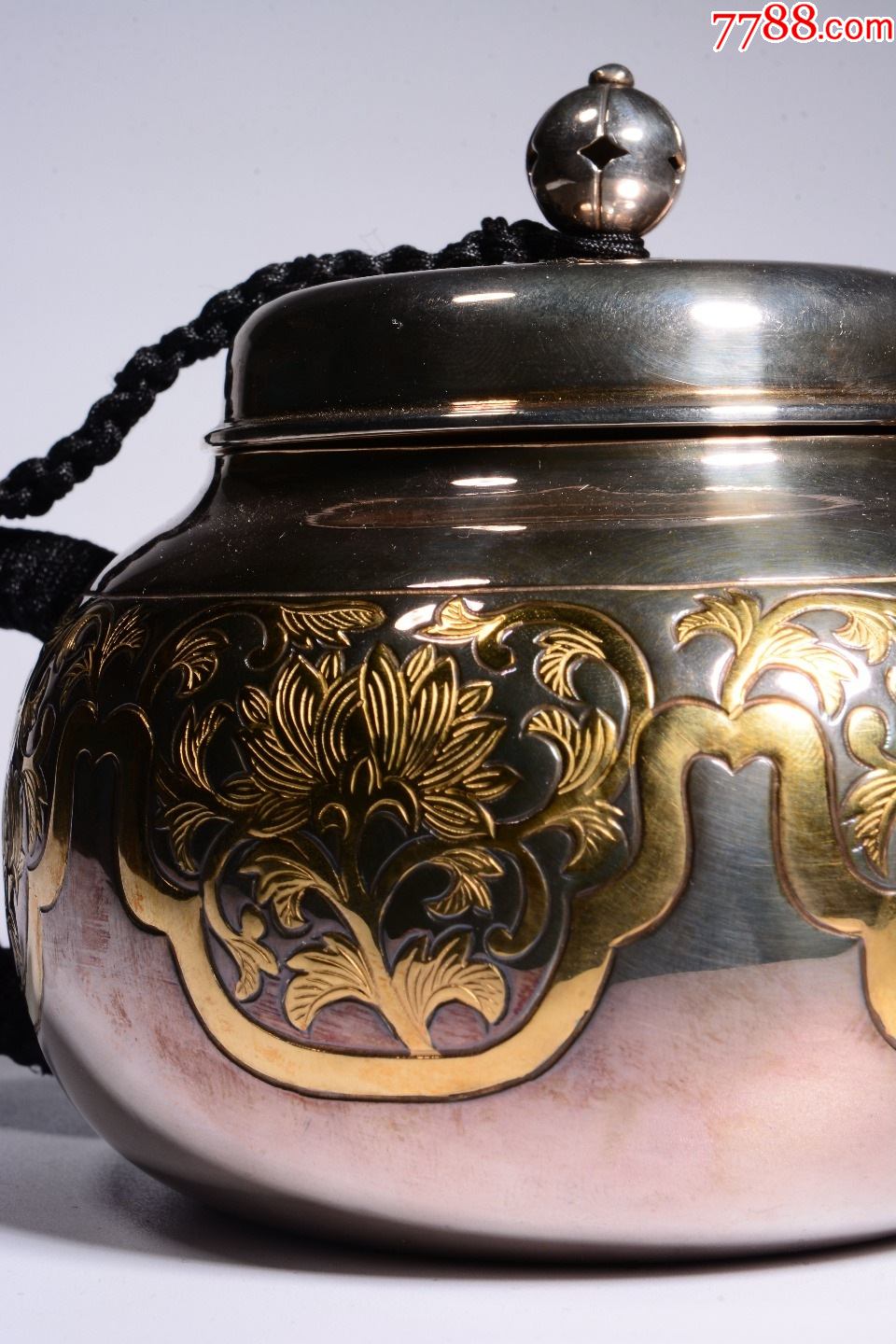 净益唐草纹正把银壶