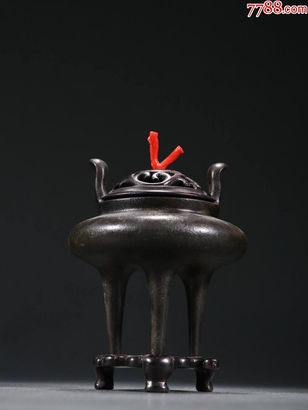 玉堂清玩款铜造冲天耳三足香薰炉