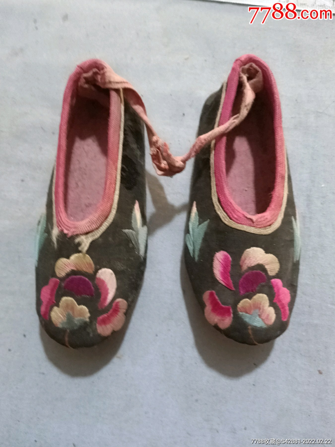 清代民俗刺绣小孩鞋125