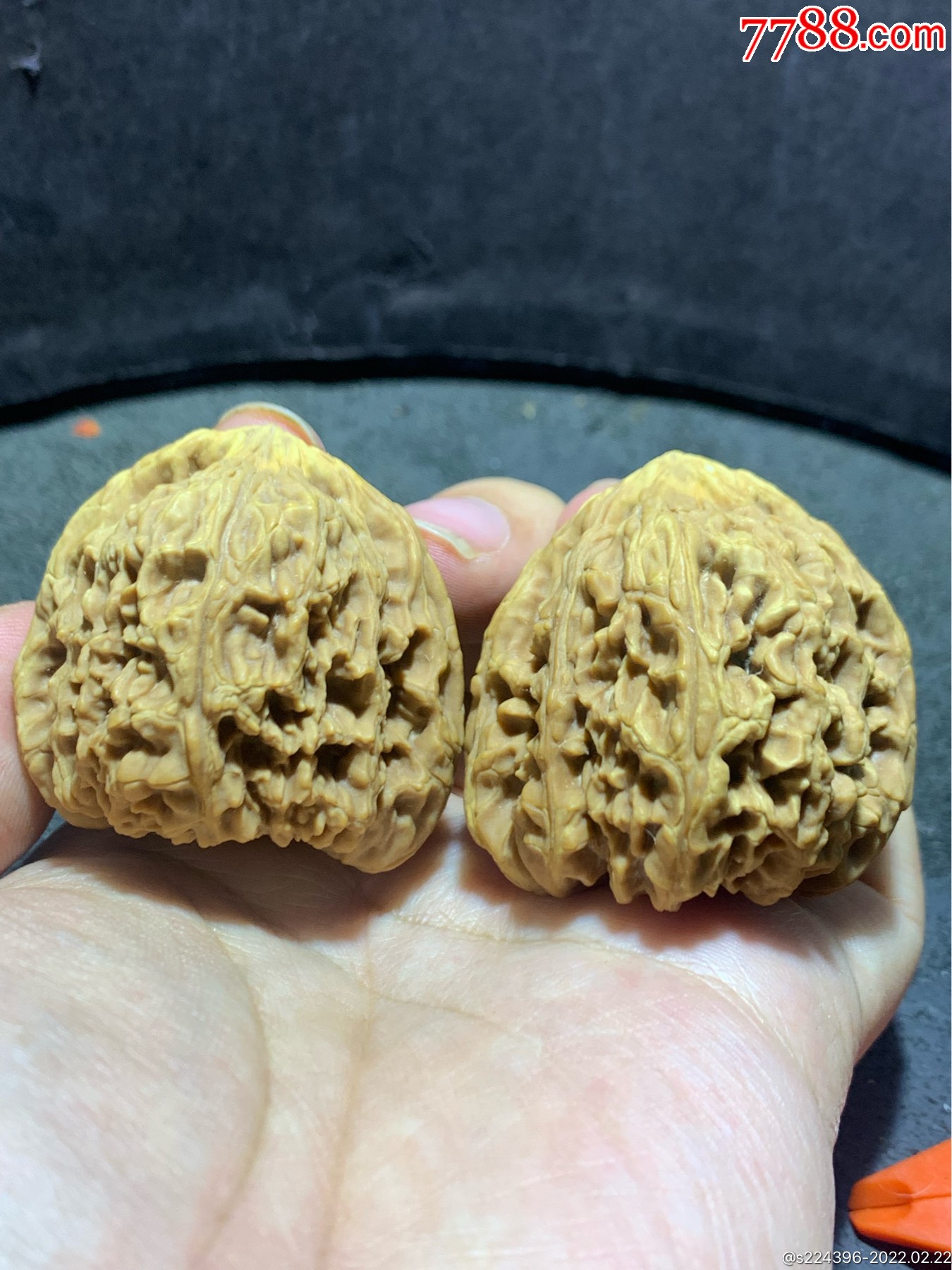 精美老树涿鹿黄尖南疆石狮子头文玩核桃一对