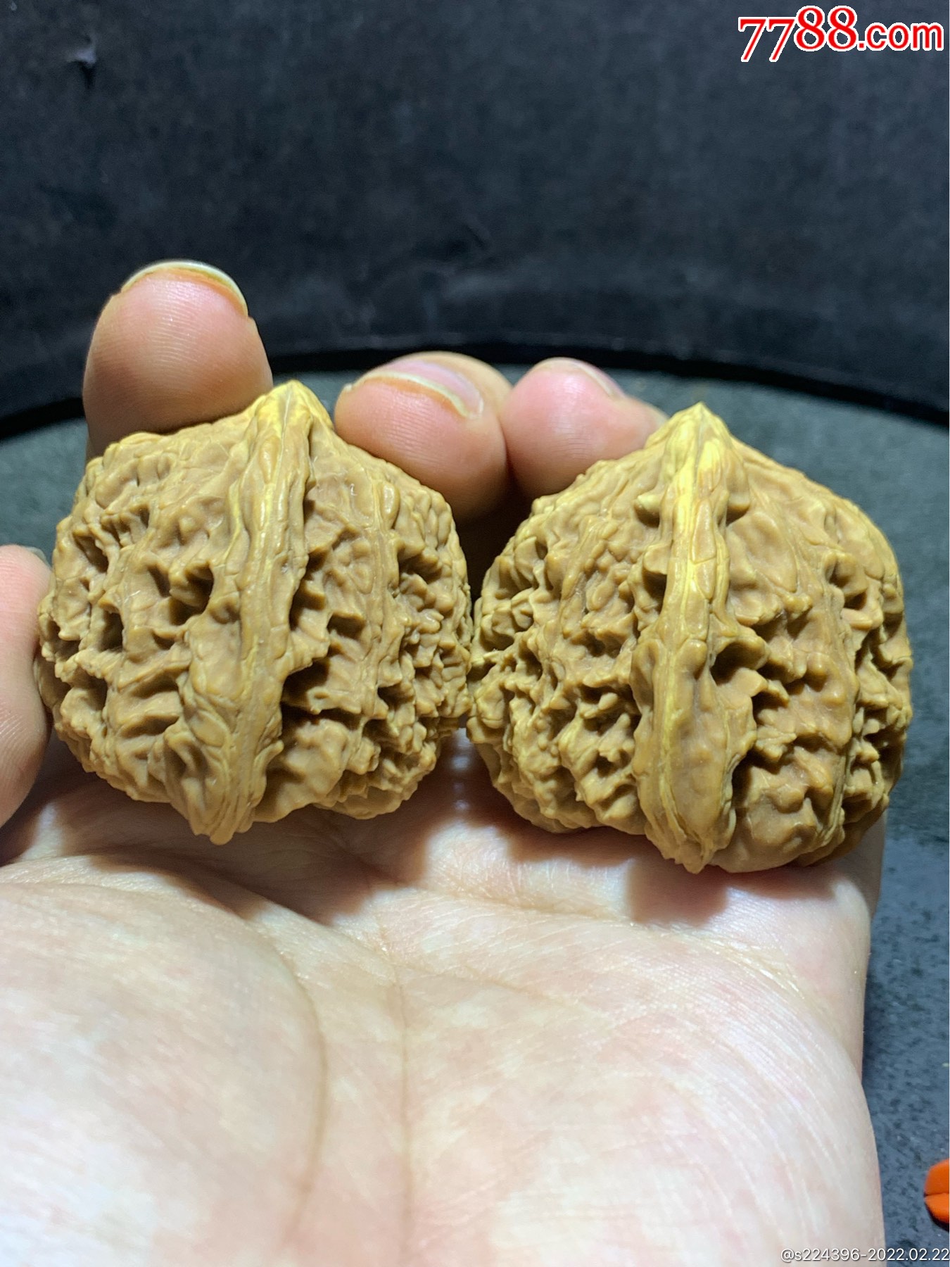 精美老树涿鹿黄尖南疆石狮子头文玩核桃一对