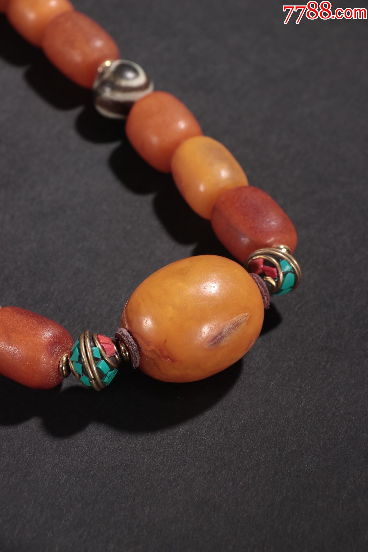 藏传百年老蜜蜡桶珠项链