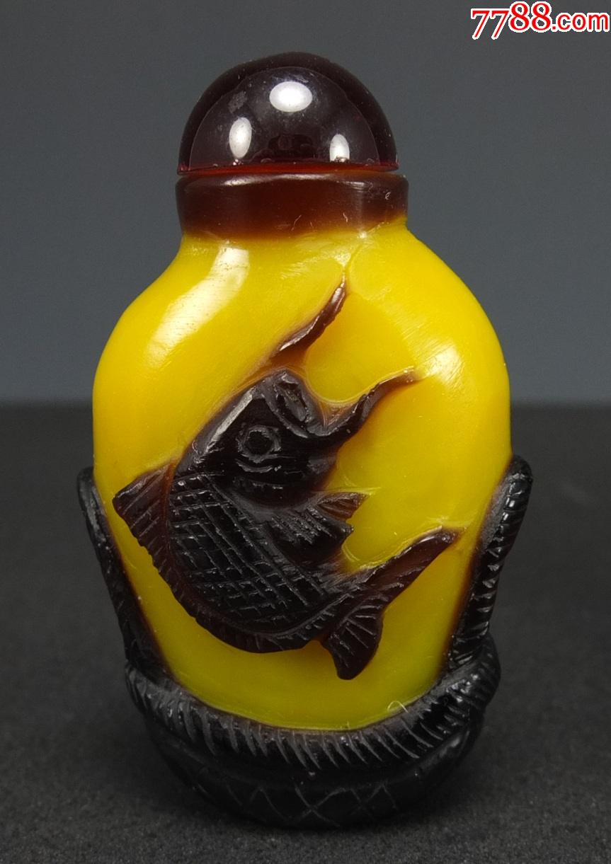 清代双色料器鼻烟壶