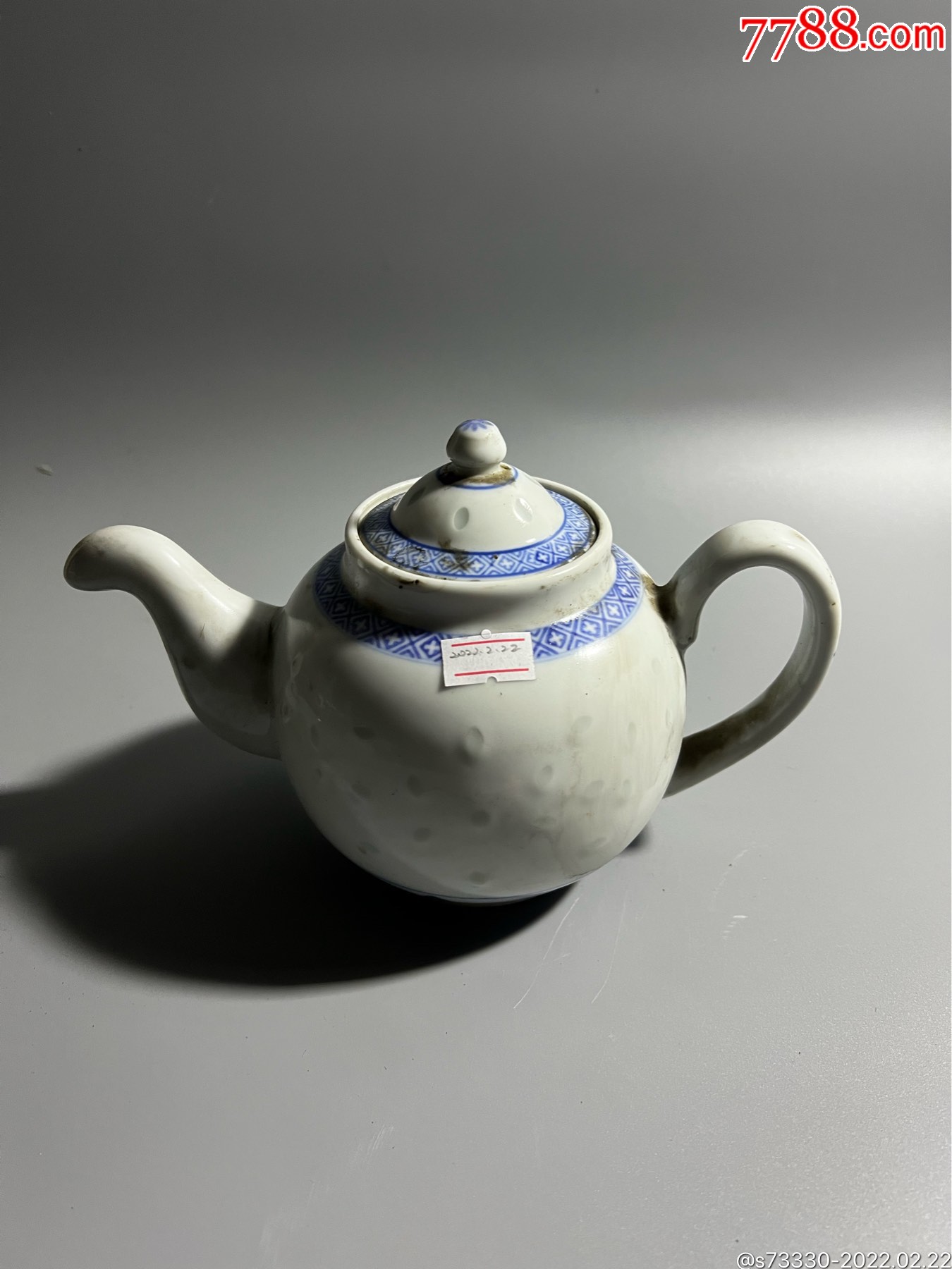 80年代景德镇艺术瓷厂青花玲珑鹰嘴壶一把