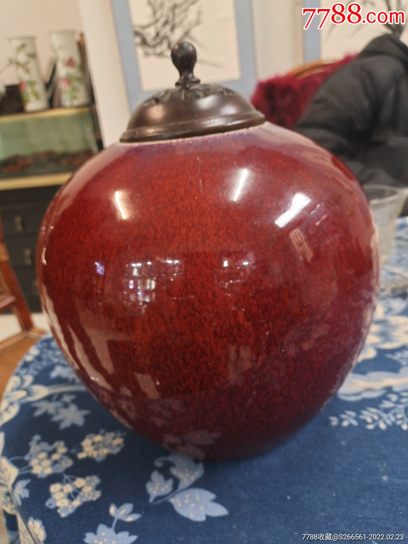 滚动鼠标滚轴,图片即可轻松放大,缩小更多"红釉瓷