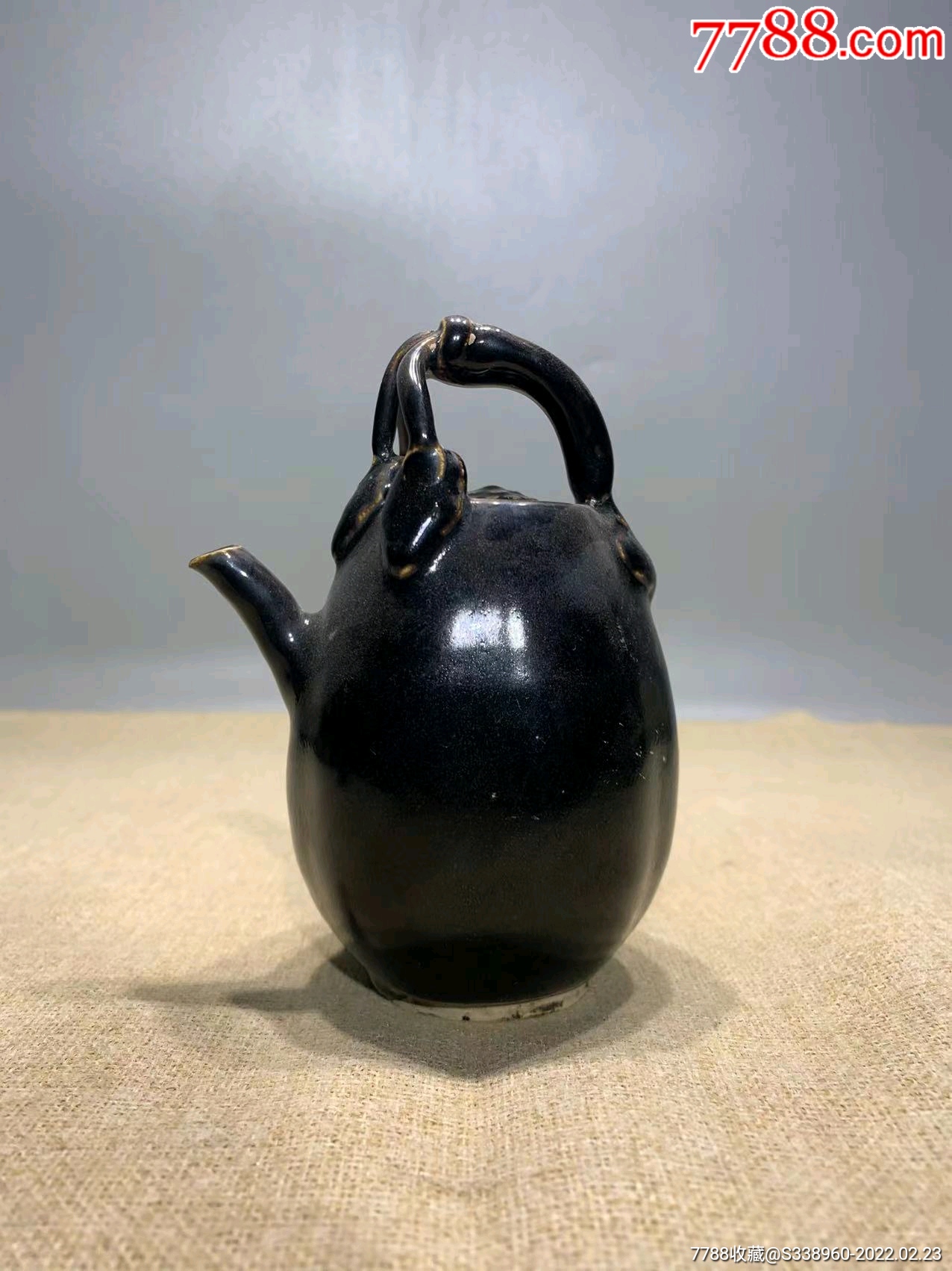 宋代黑定三叶提梁壶