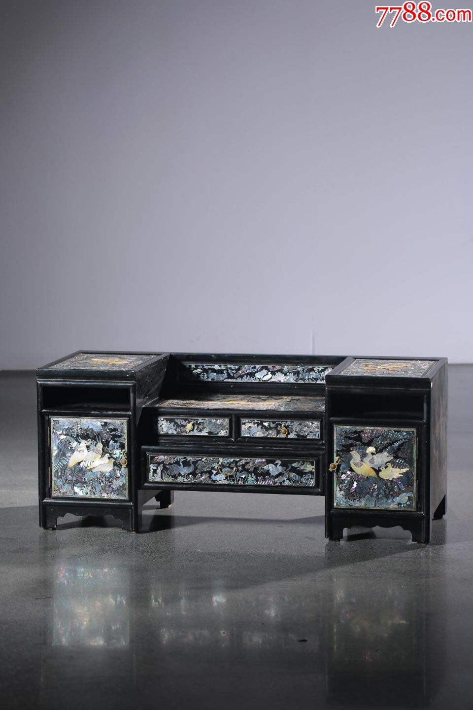 木胎黑漆螺钿镶嵌地桌