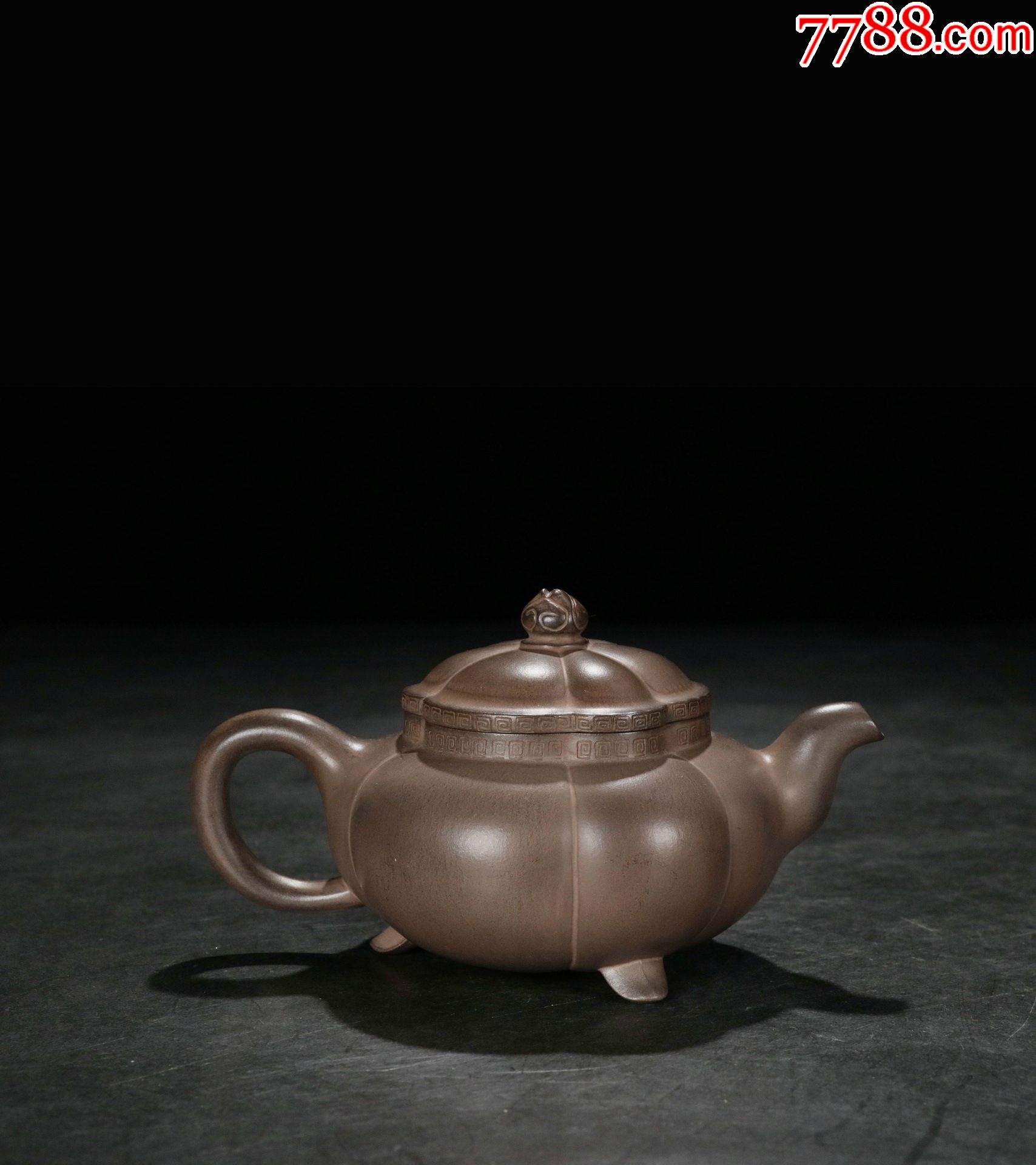 5cm,高8.8cm【简述】时朋,明代嘉靖,隆庆间宜兴制作紫砂壶