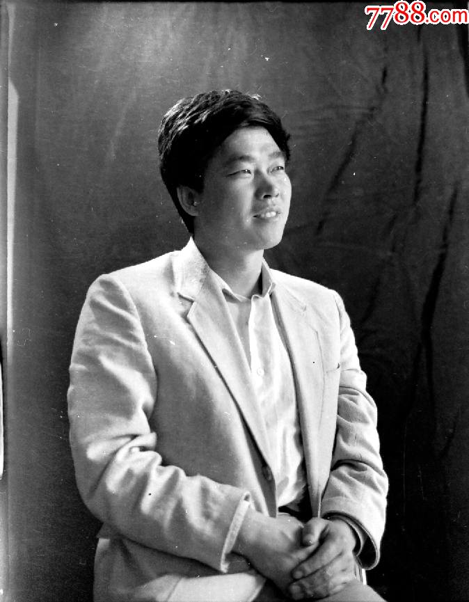 穿西服的男子老底片