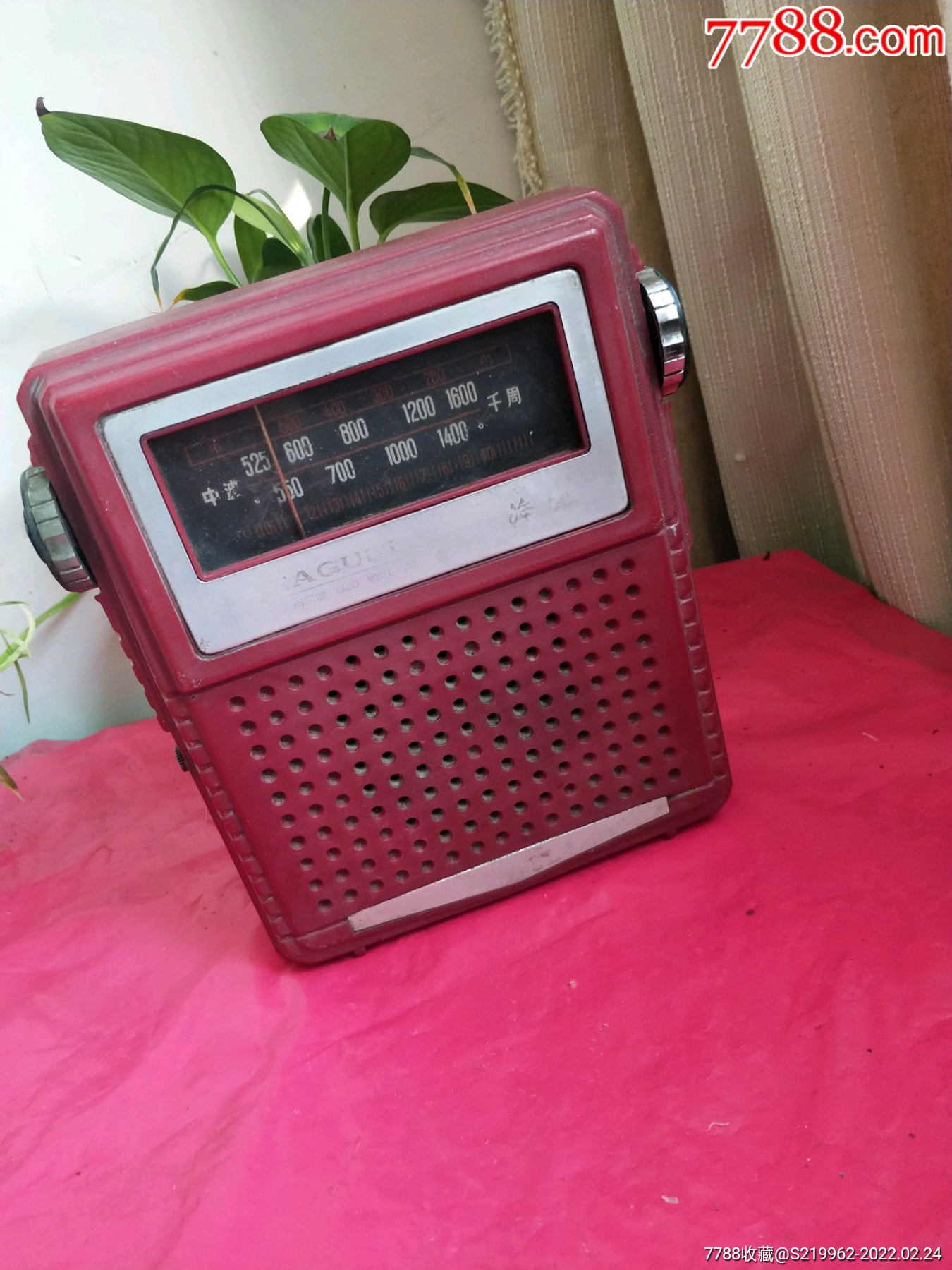 海鸥714型收音机