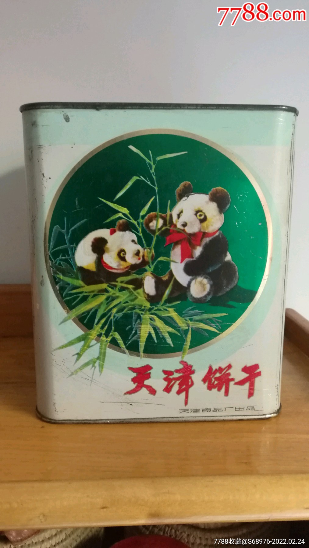 60年代铁皮饼干筒动物图案熊猫梅花鹿时代感强可做影视道具怀旧情景