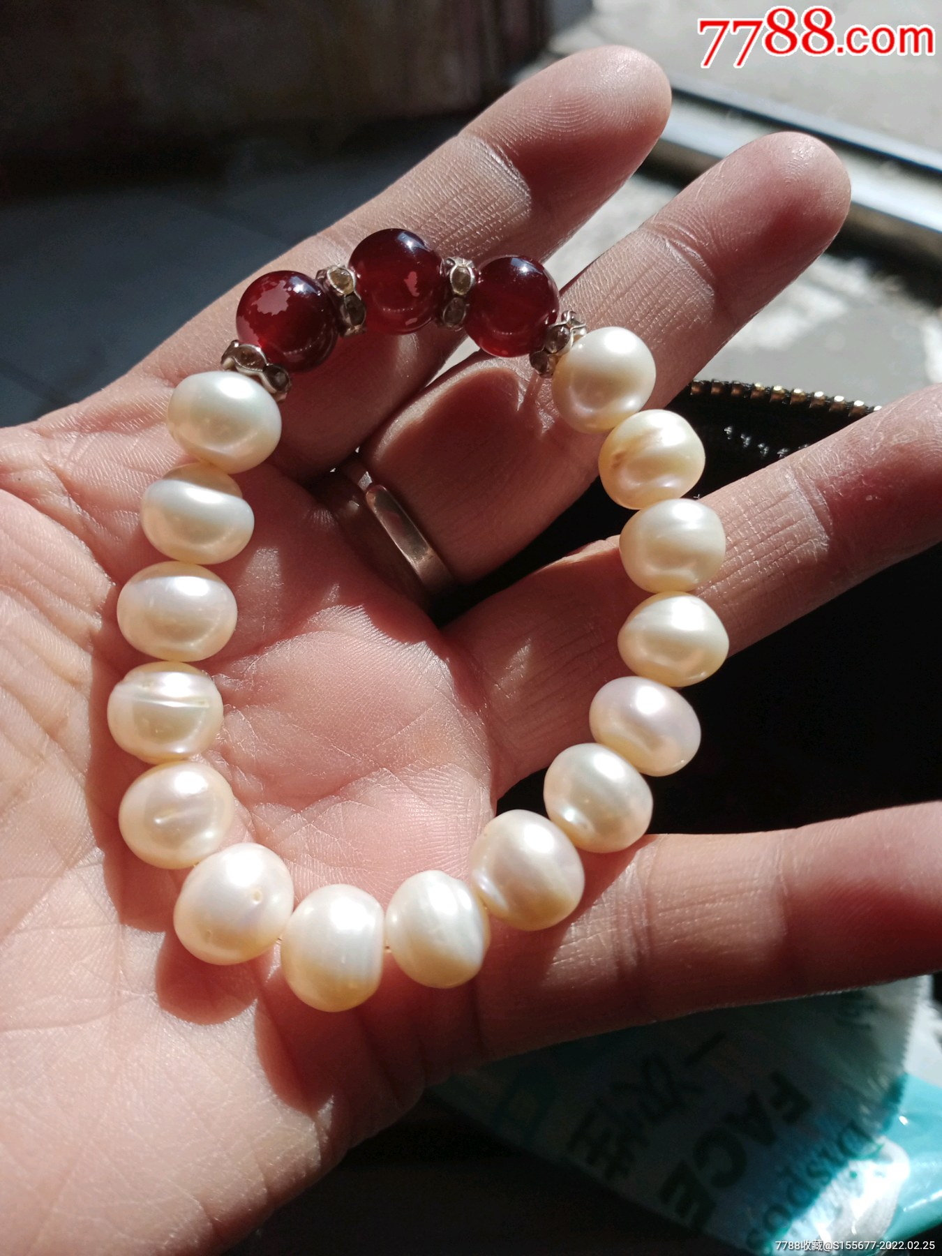 珍珠手串一个