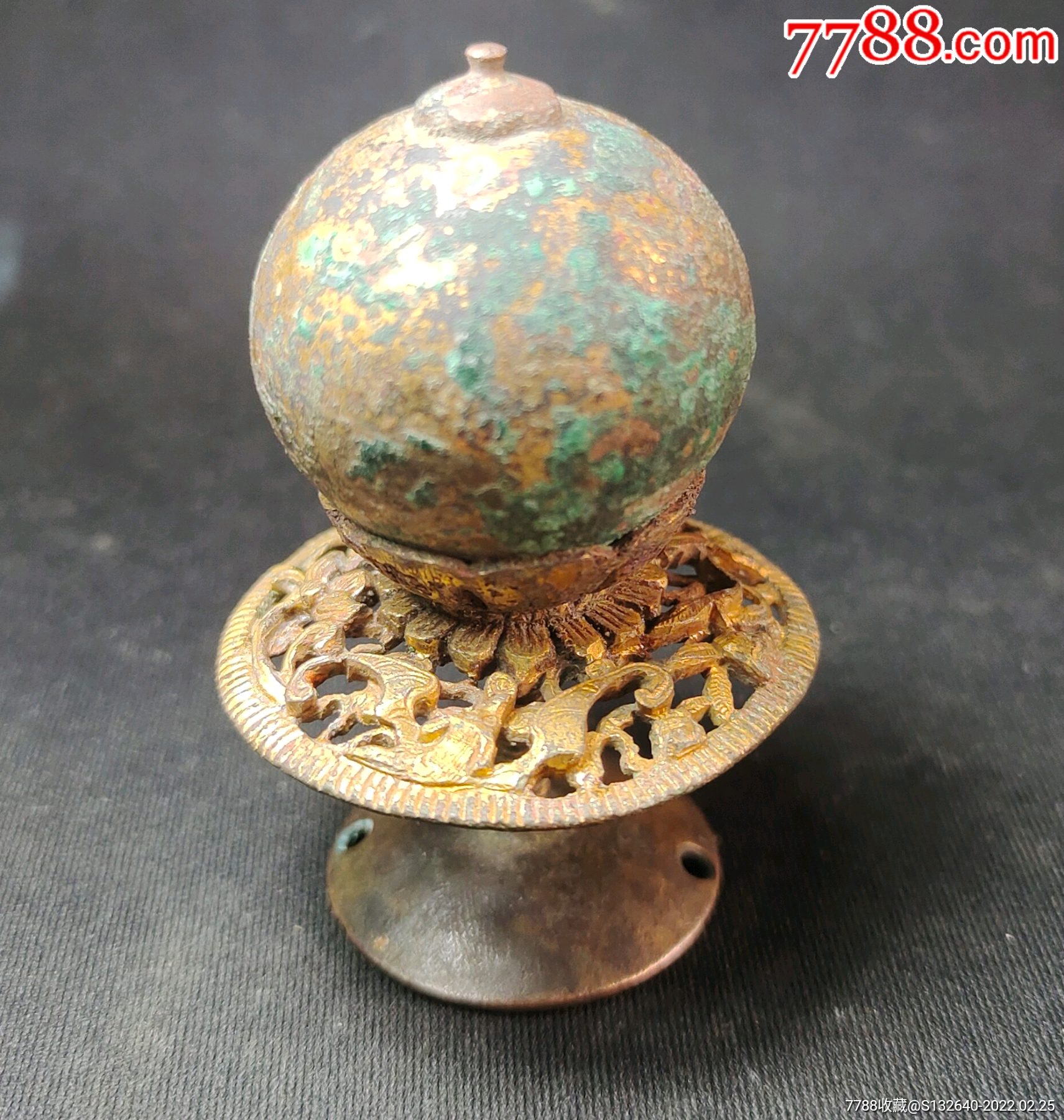 清代镂空福寿纹鎏金官帽顶