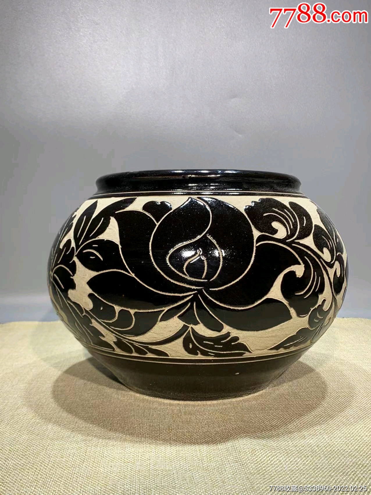 宋代黑釉刻花大罐