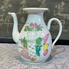 清代黄地轧道纹粉彩碟子一对