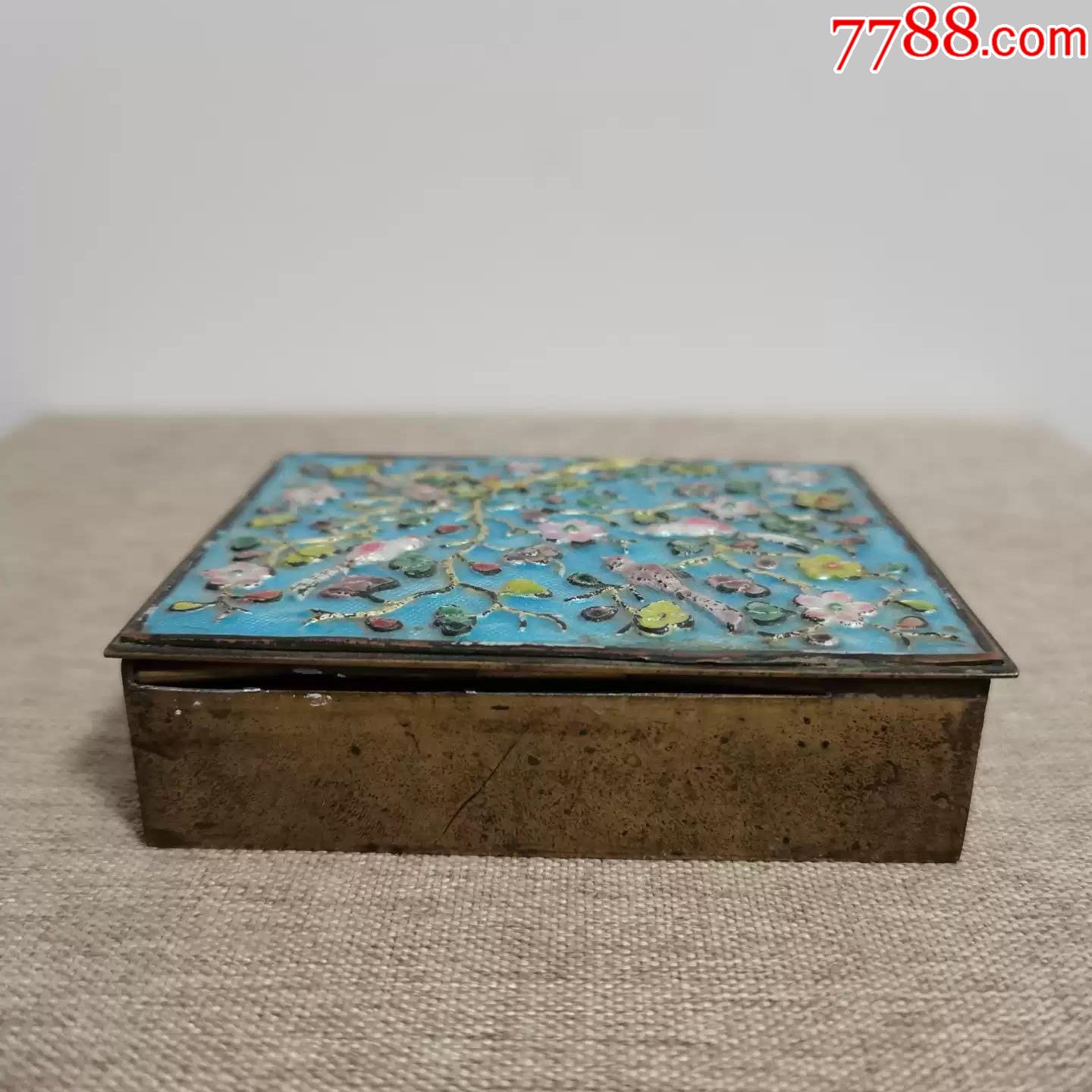 喜鹊登梅铜胎珐琅彩首饰盒