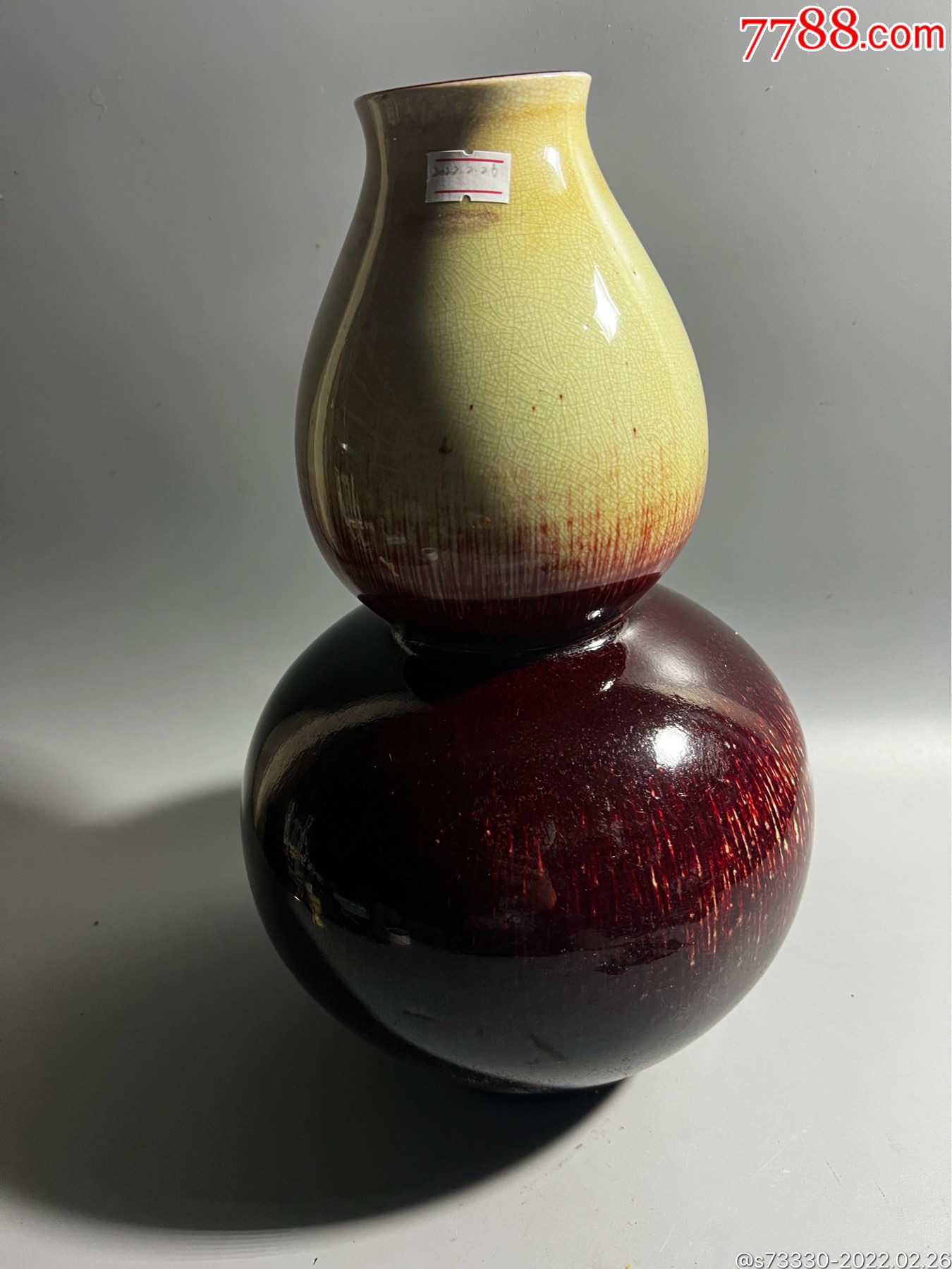 80年代左右建国瓷厂朗红釉葫芦瓶一只底开线