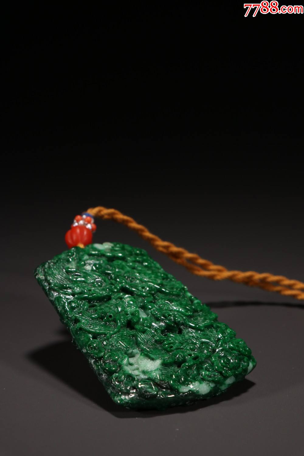 干青翡翠九龙纹挂件