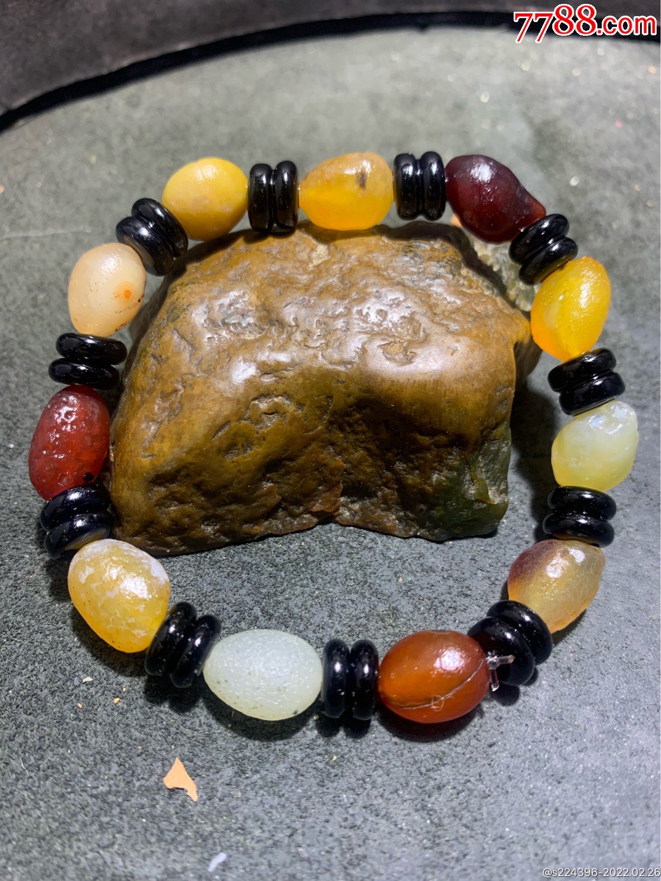 精美阿拉善麻皮糖果玛瑙原石手串一条