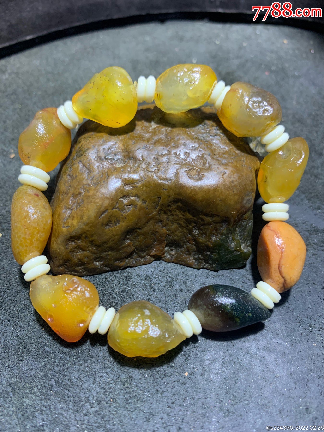 精美阿拉善彩珠玛瑙原石手串一条
